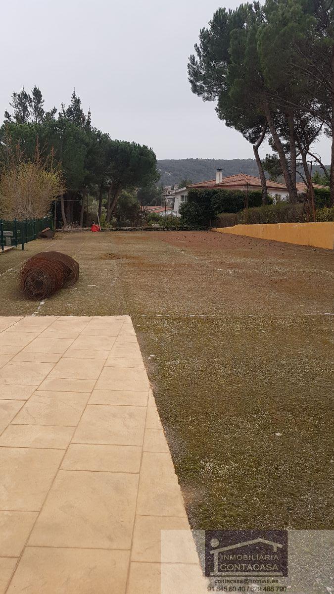 For sale of house in Becerril de la Sierra