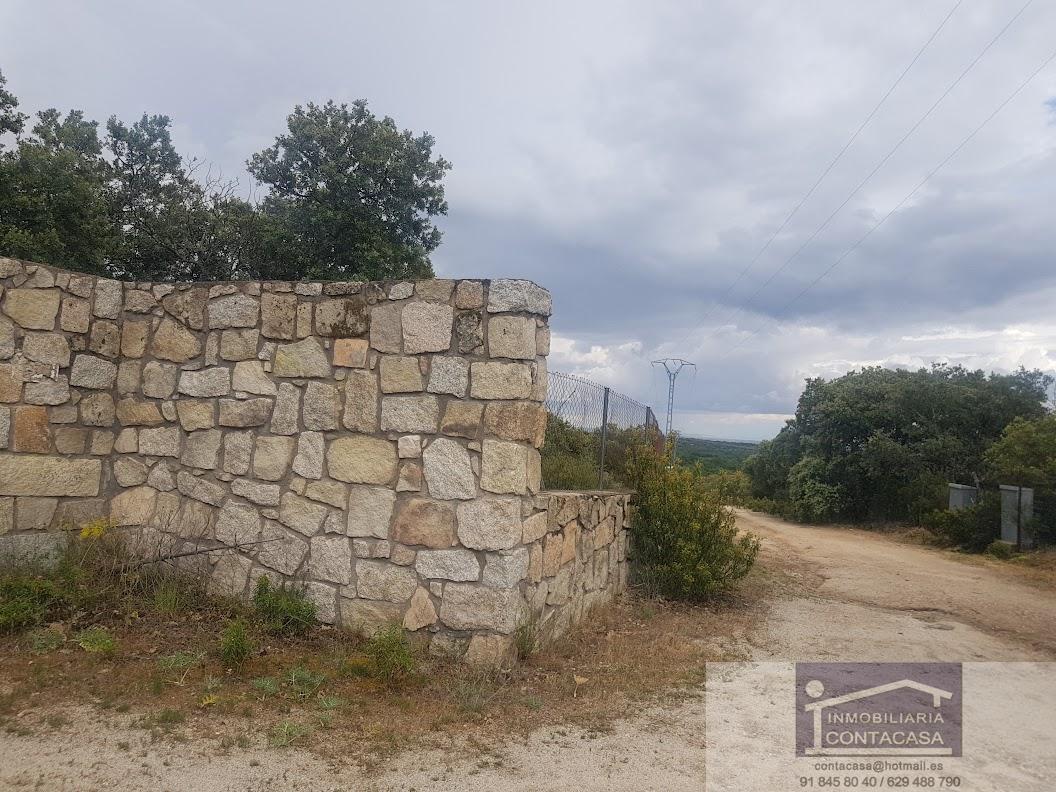Venta de finca rústica en La Cabrera