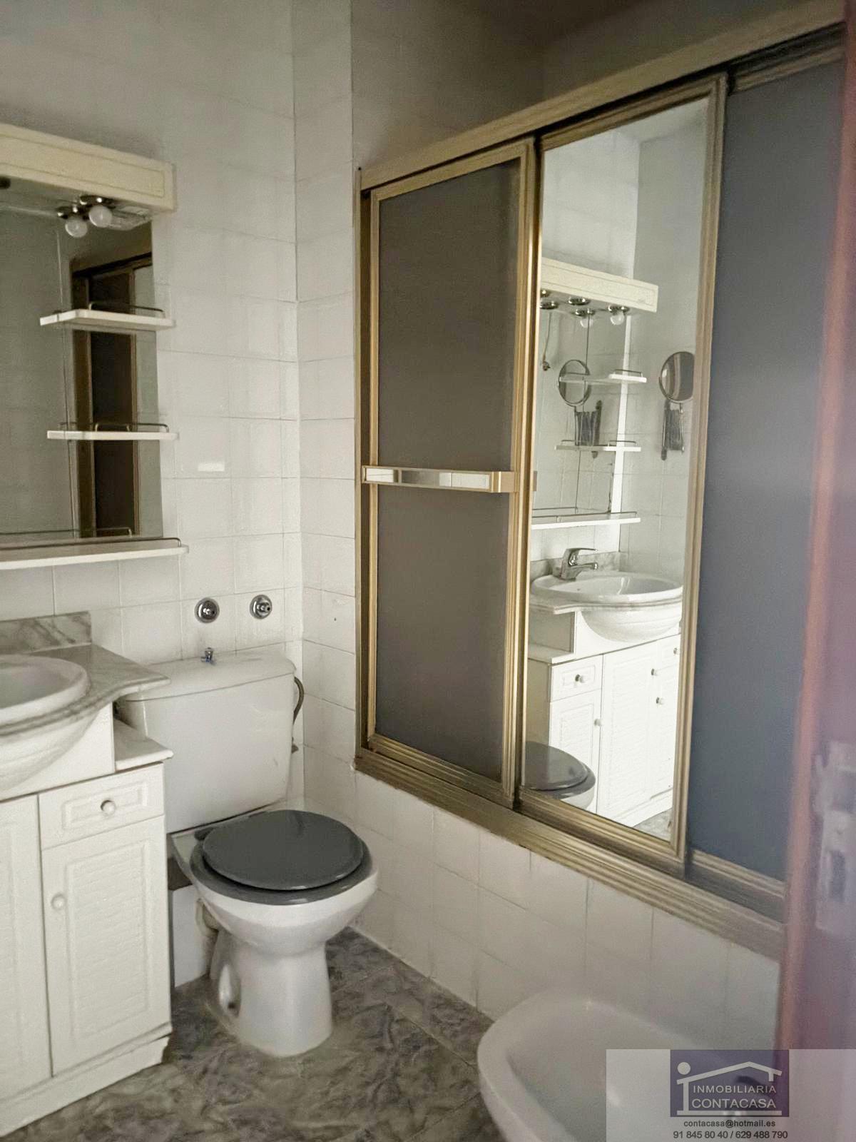 For sale of flat in Madrid