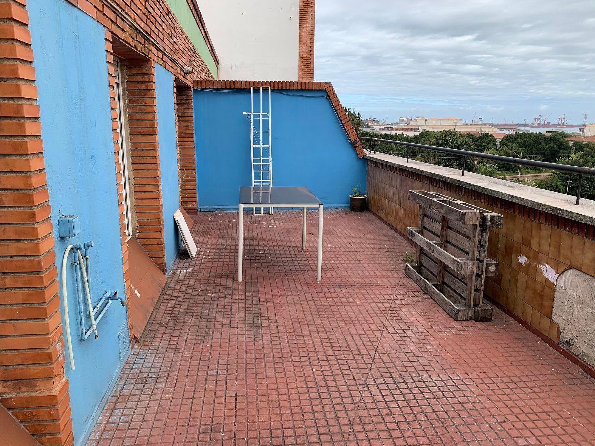 For sale of penthouse in Gijón