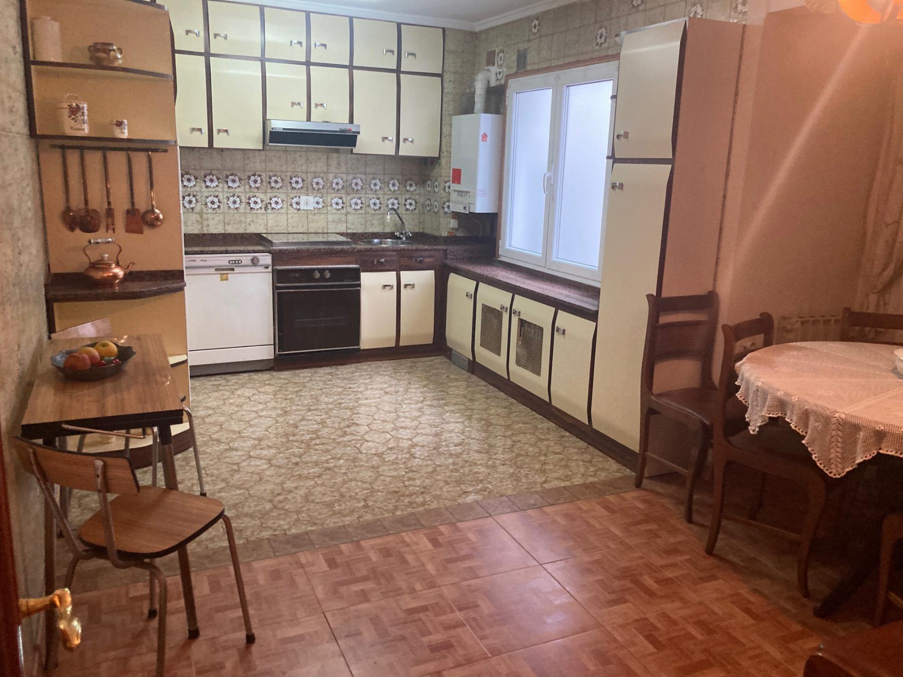 For sale of flat in Gijón