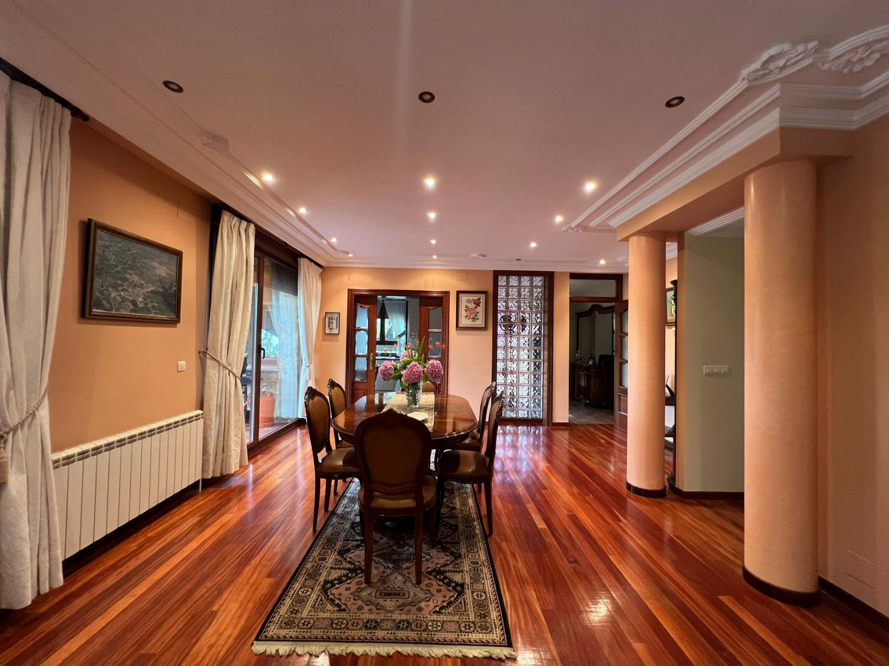 For sale of chalet in Gijón