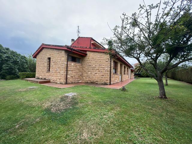 For sale of chalet in Gijón