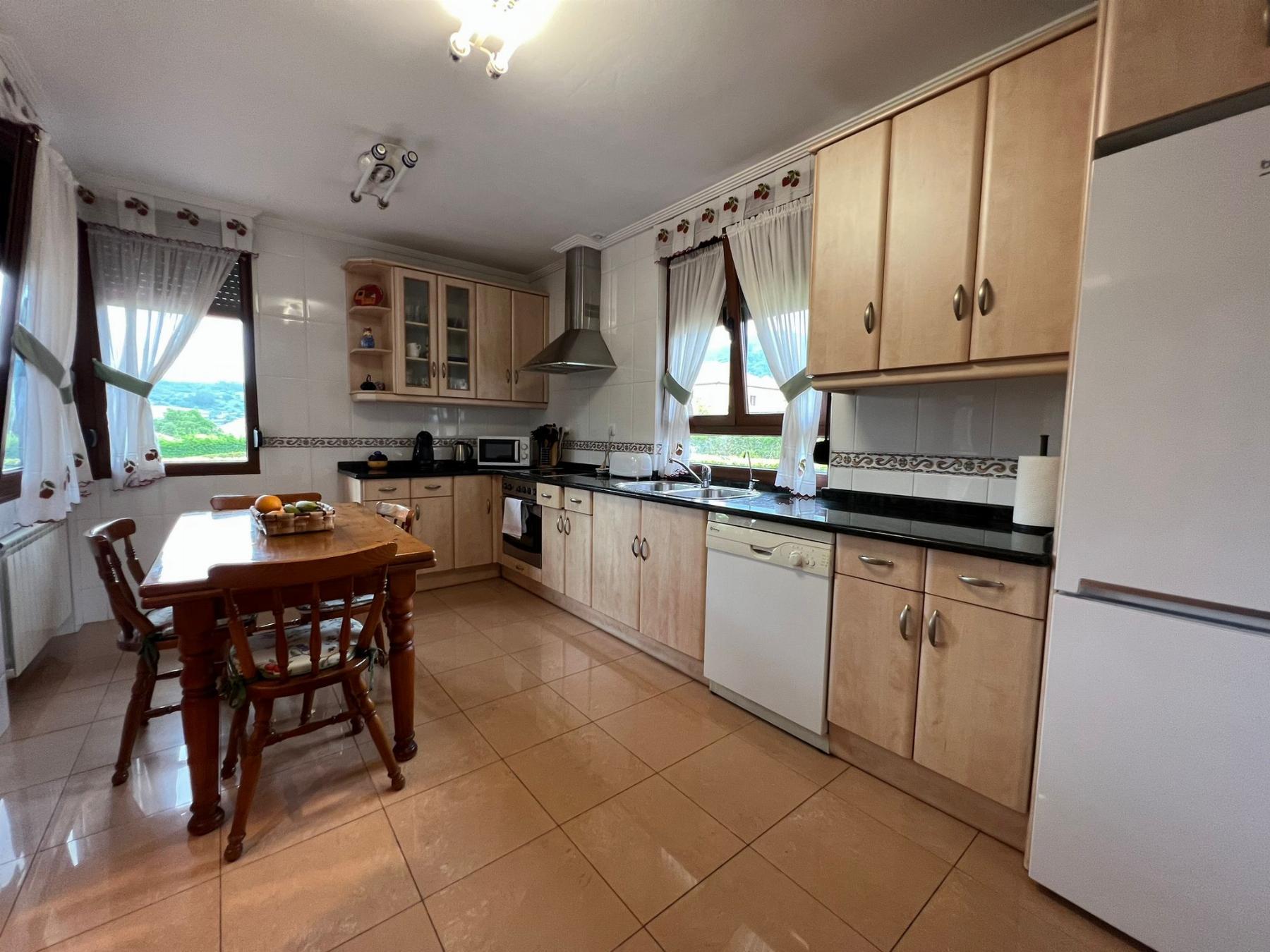 For sale of chalet in Gijón