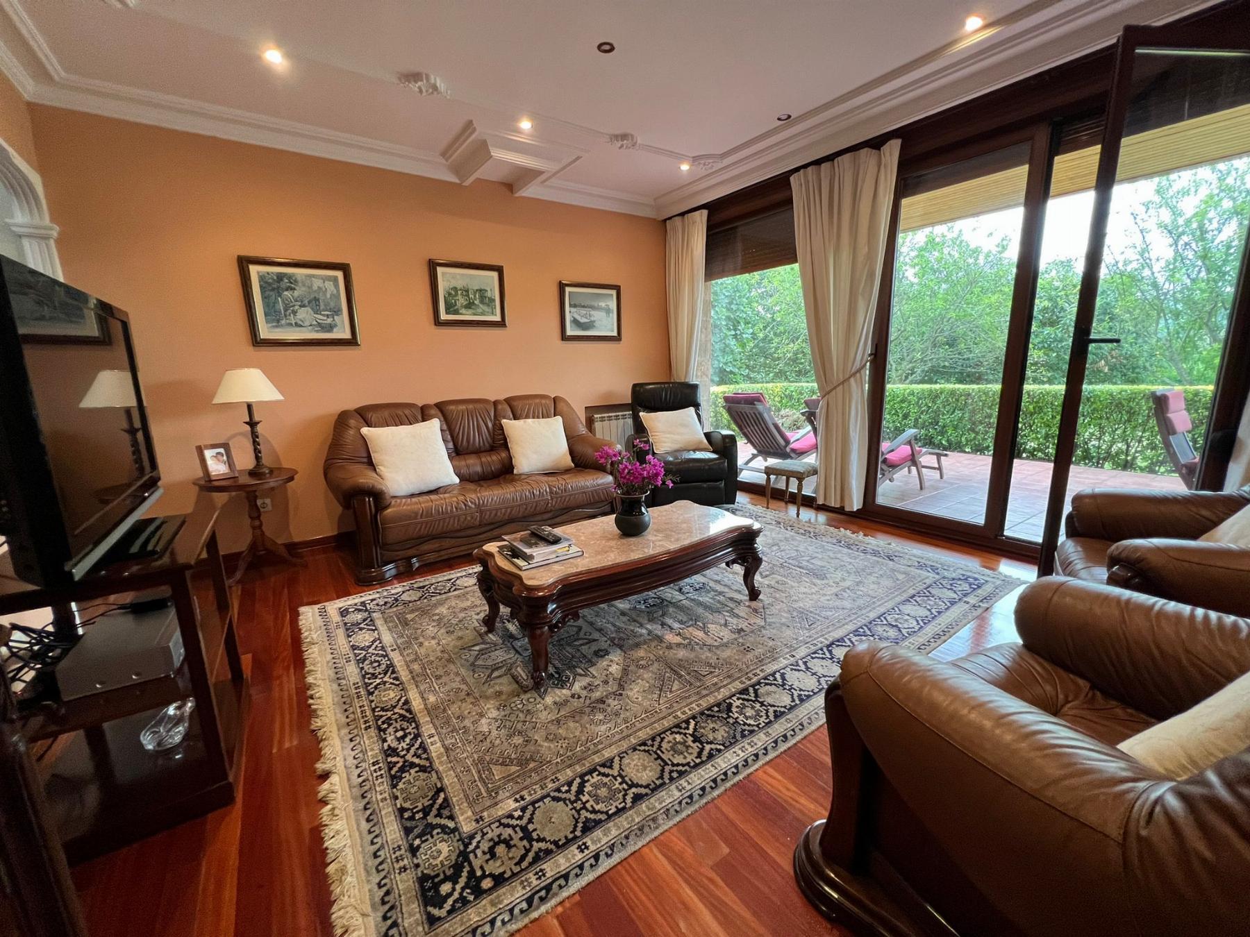 For sale of chalet in Gijón