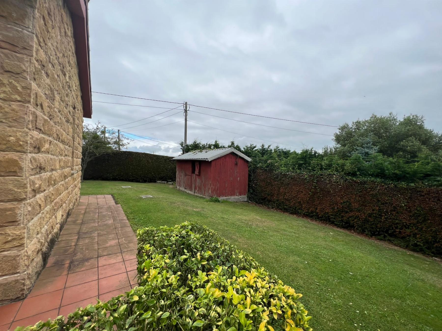 For sale of chalet in Gijón