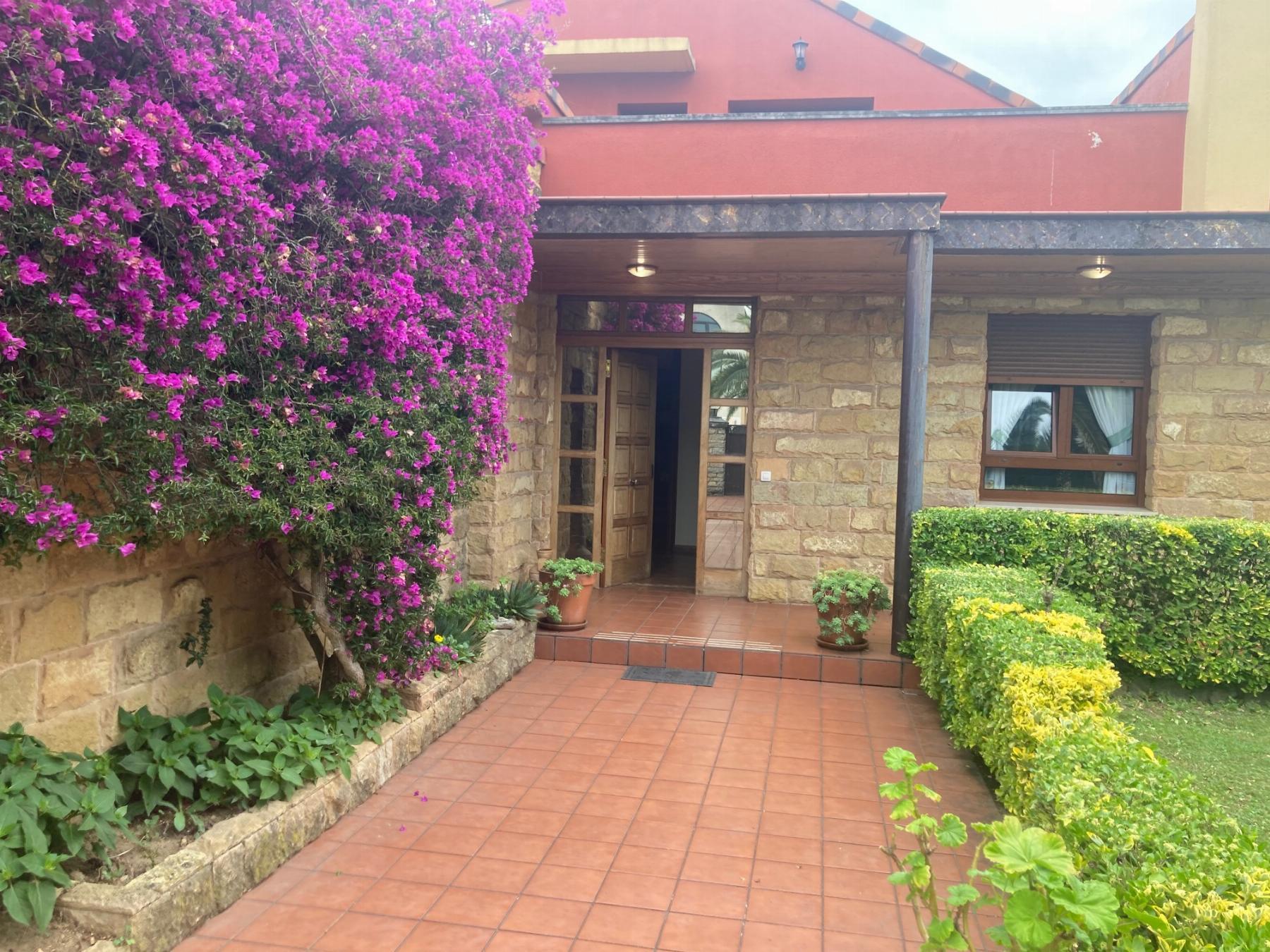 For sale of chalet in Gijón