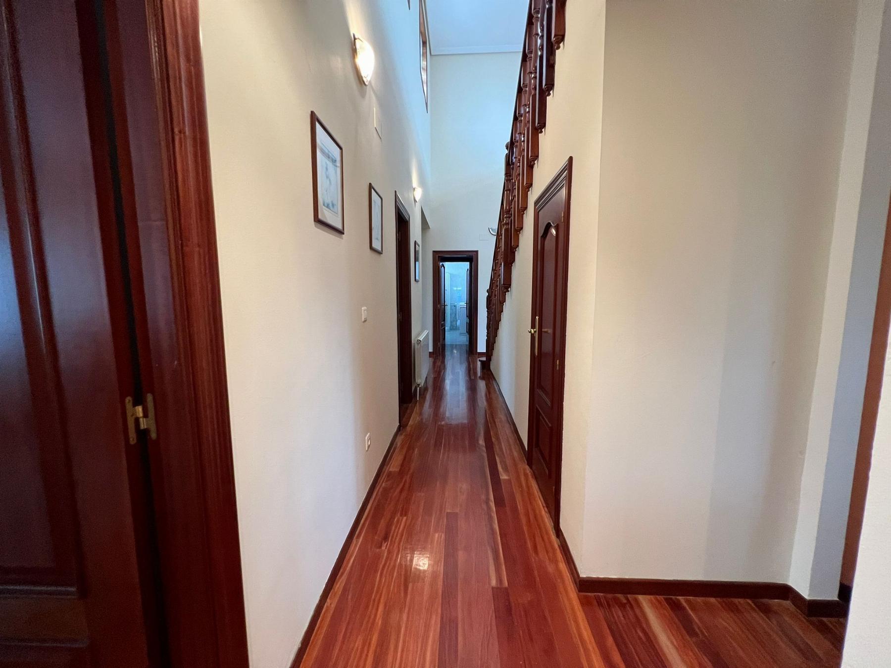 For sale of chalet in Gijón