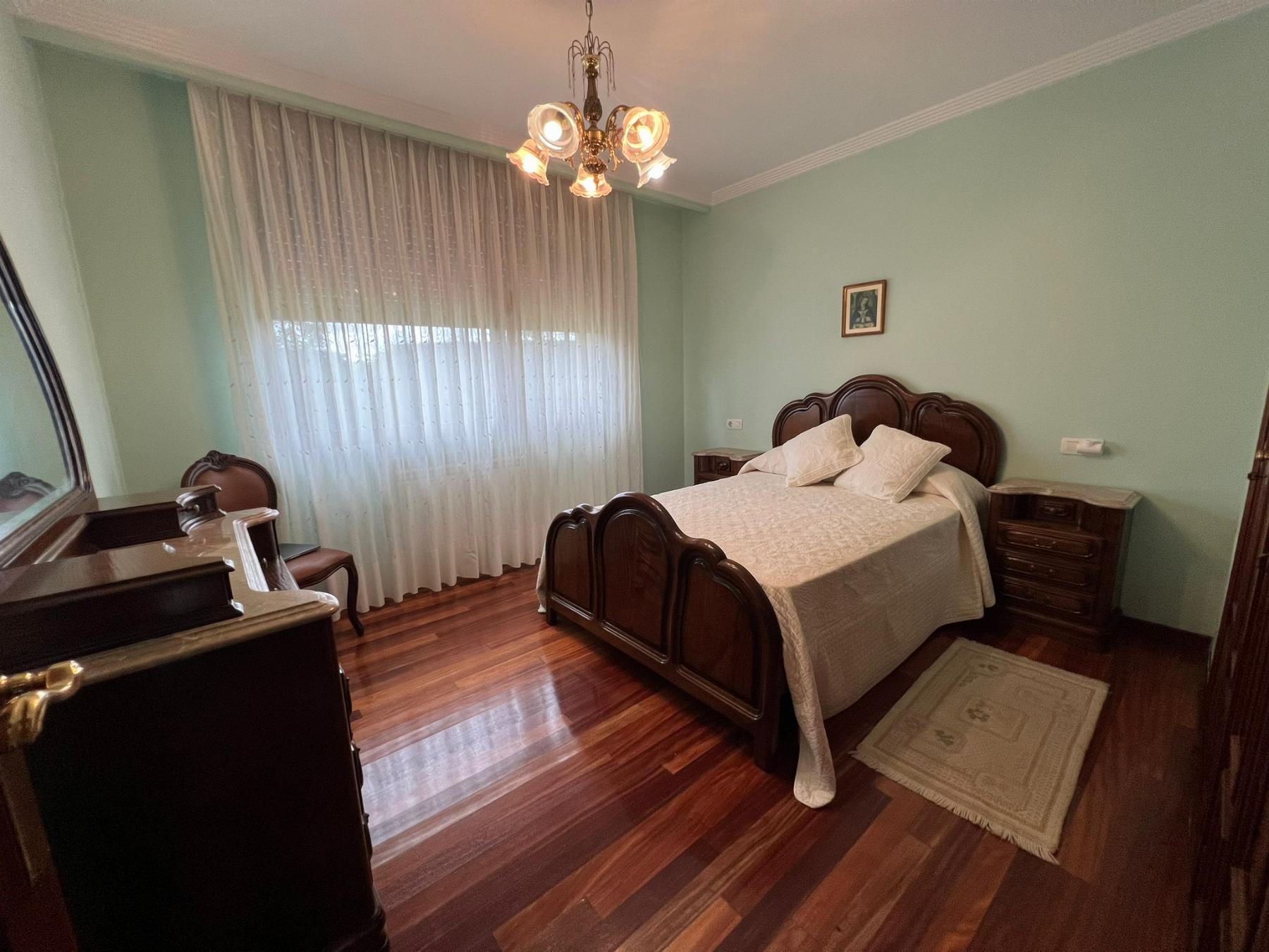 For sale of chalet in Gijón