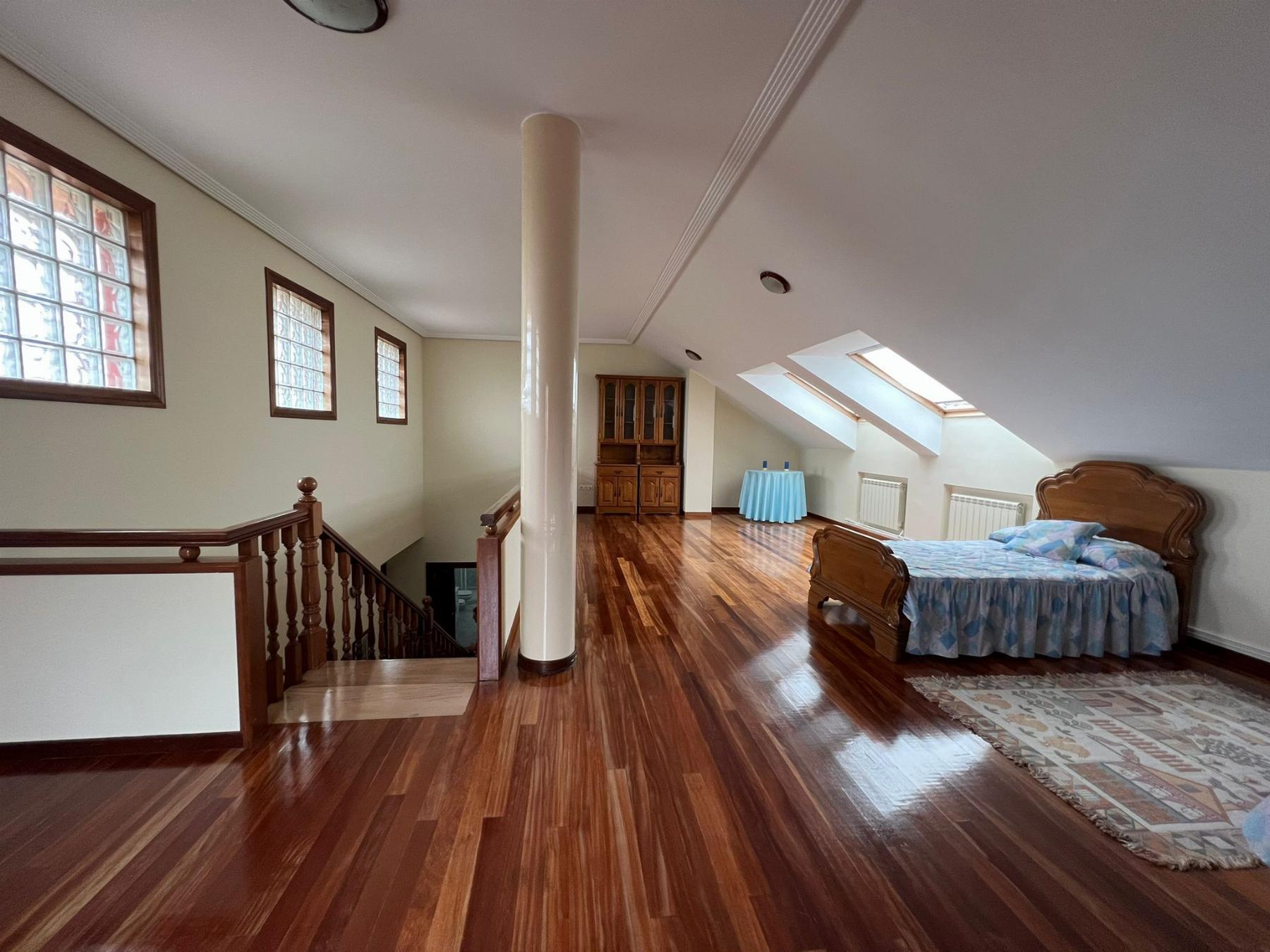 For sale of chalet in Gijón