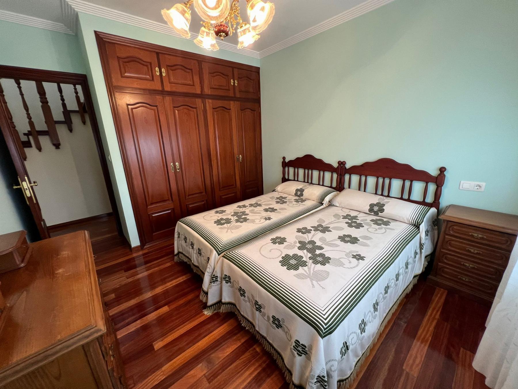 For sale of chalet in Gijón