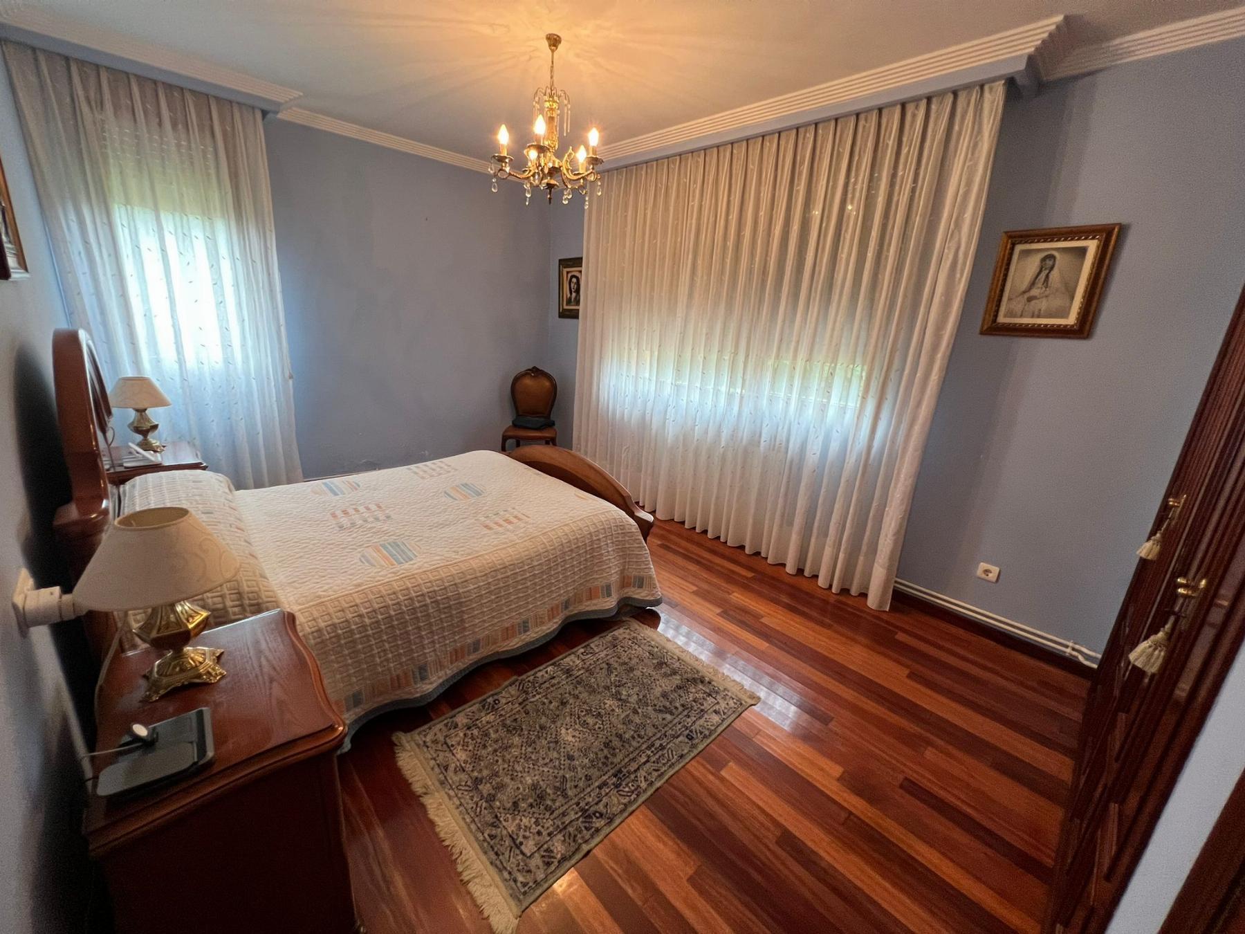 For sale of chalet in Gijón