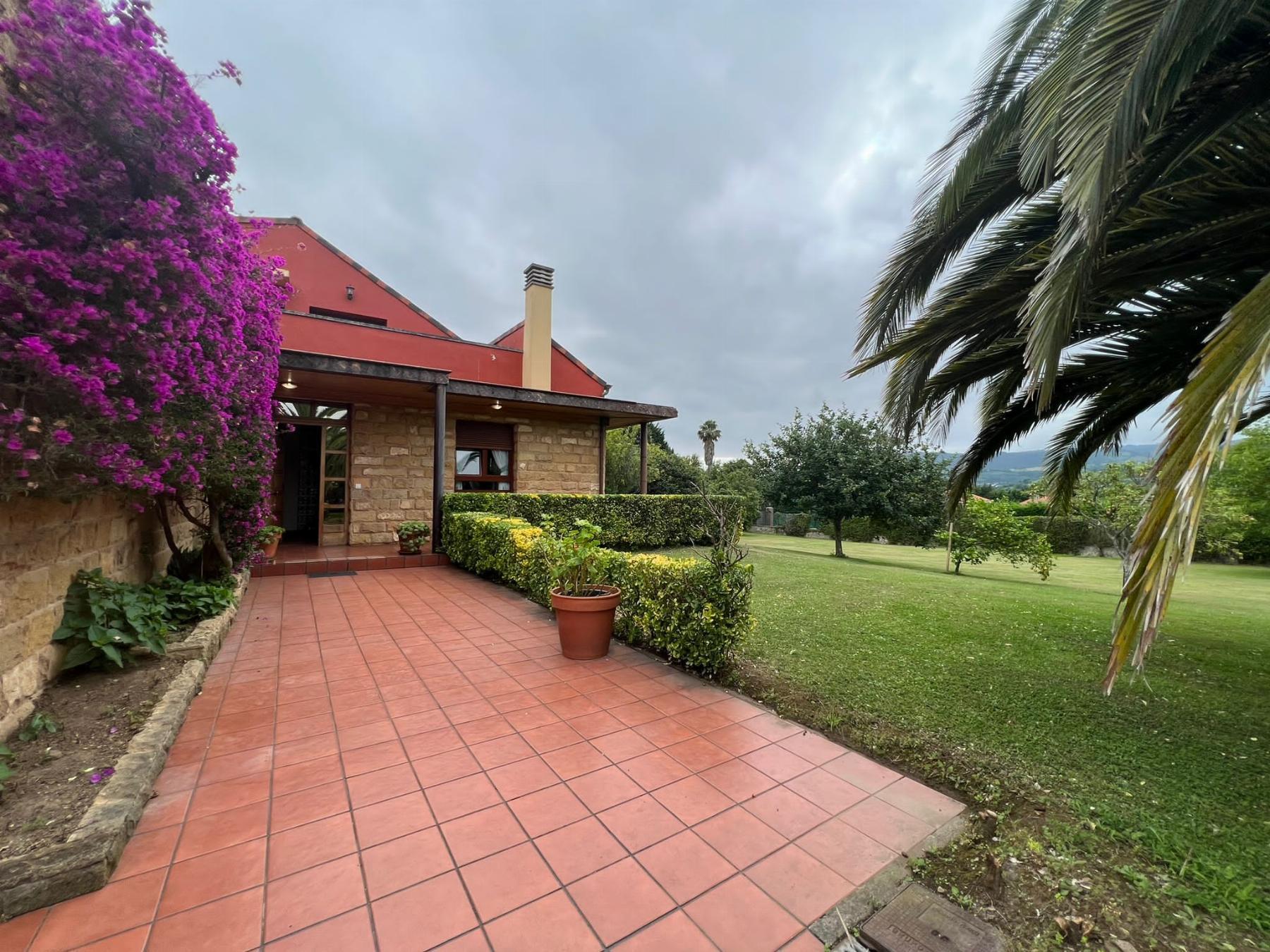 For sale of chalet in Gijón