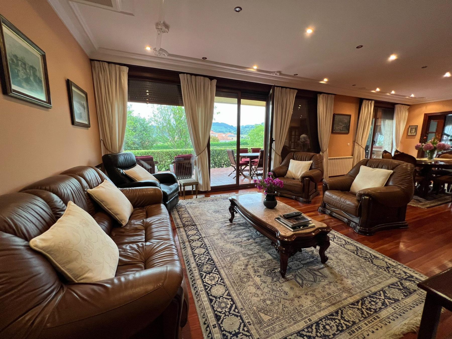 For sale of chalet in Gijón