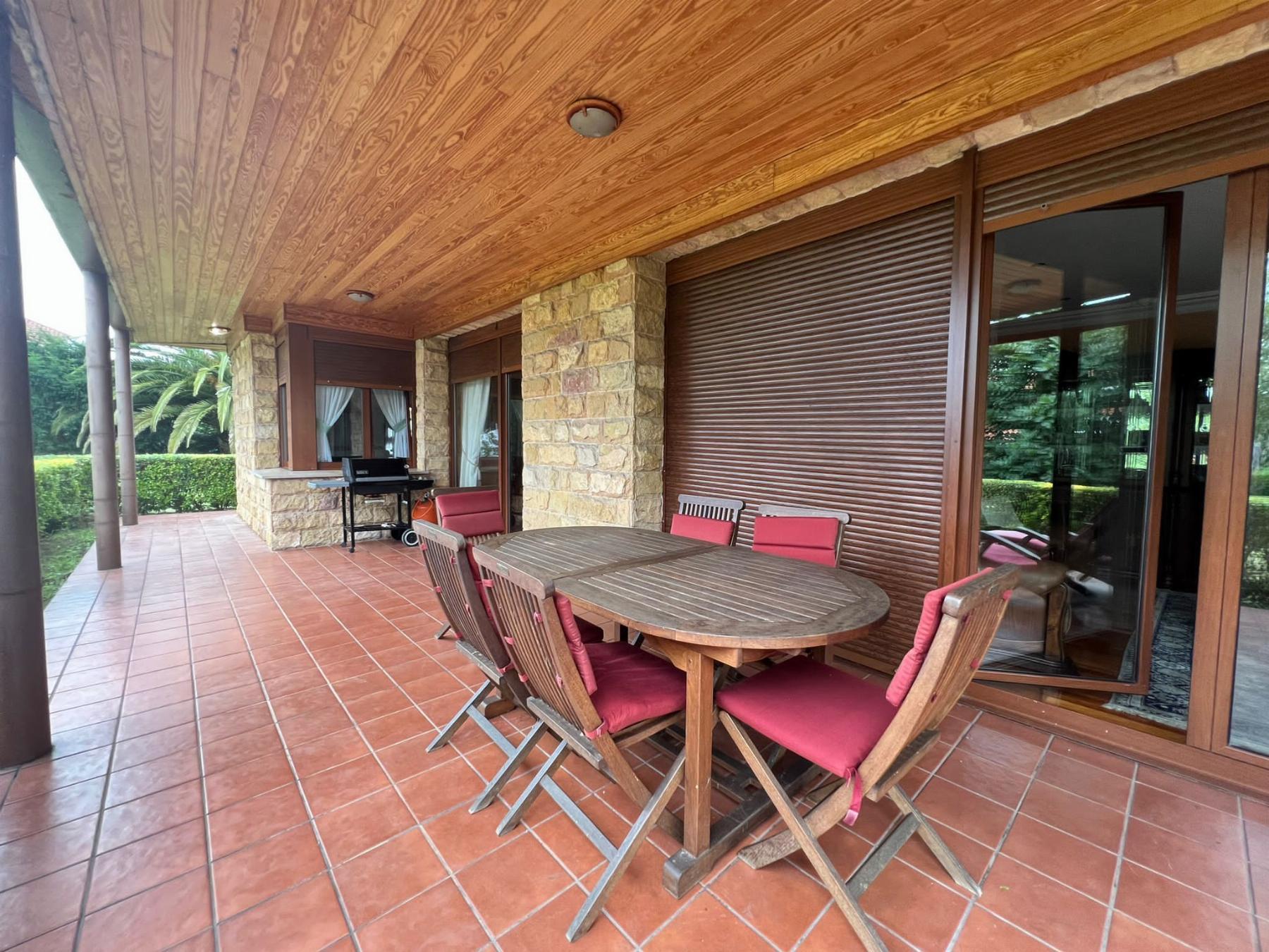 For sale of chalet in Gijón