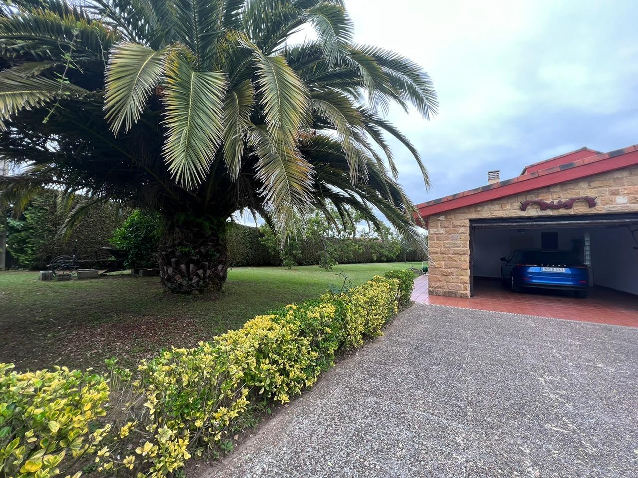 For sale of chalet in Gijón