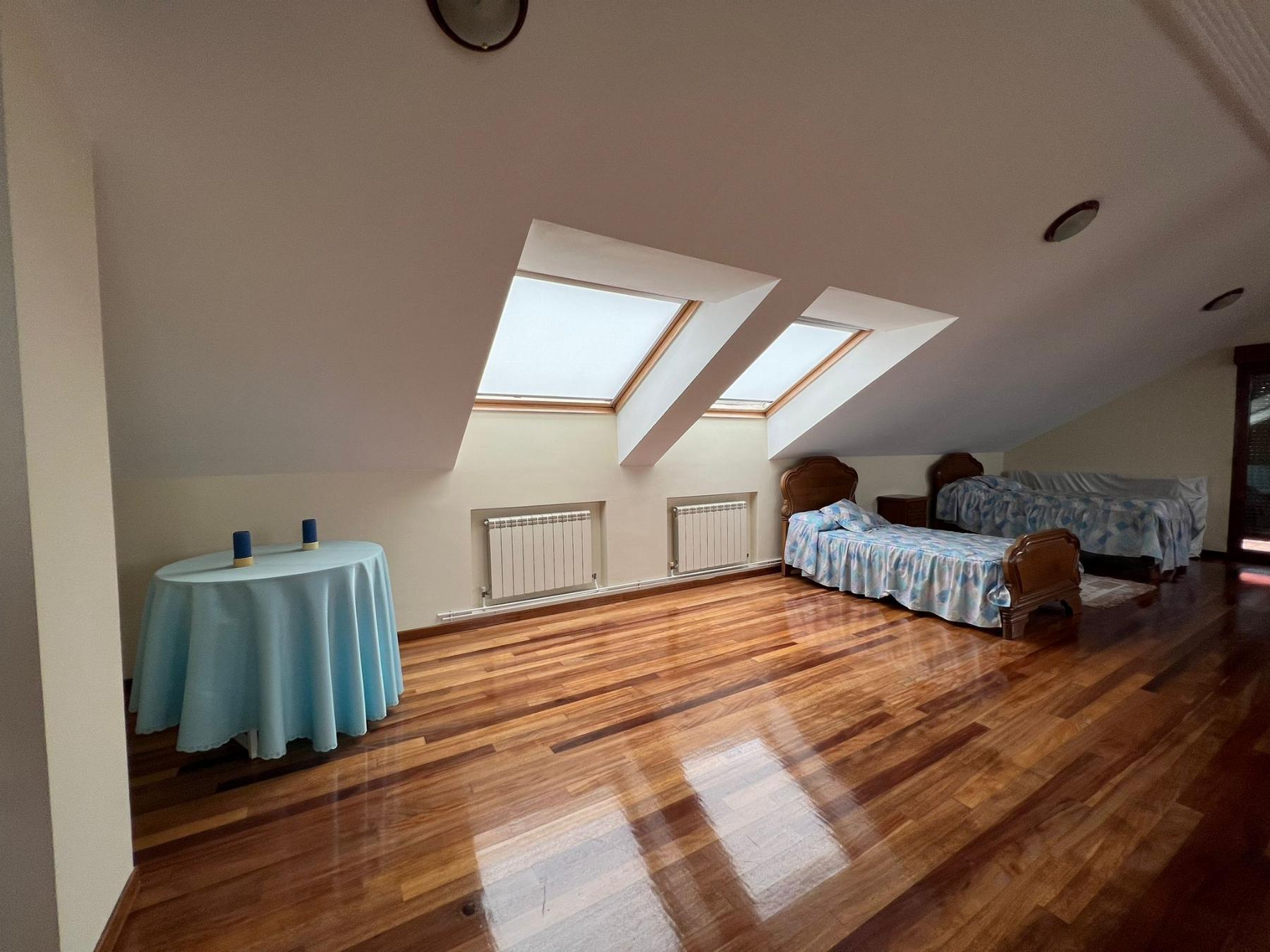 For sale of chalet in Gijón