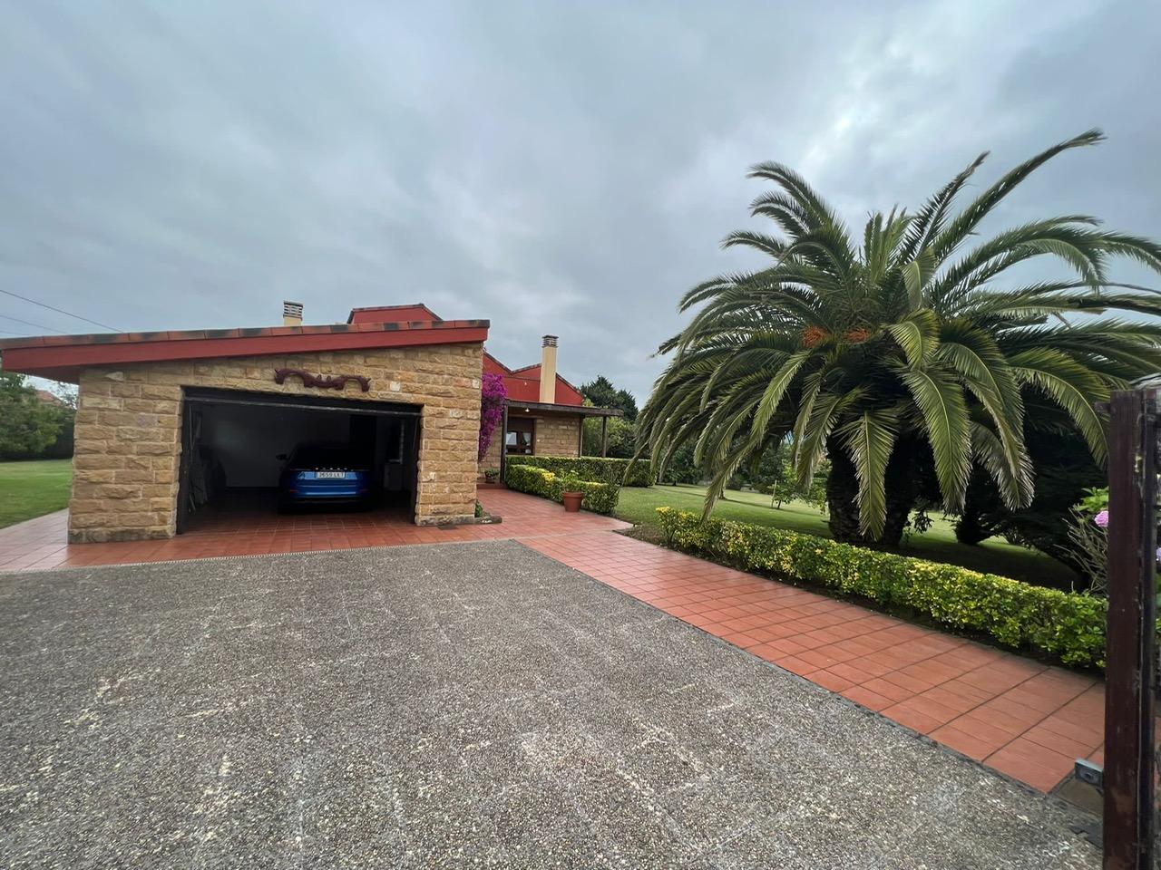 For sale of chalet in Gijón