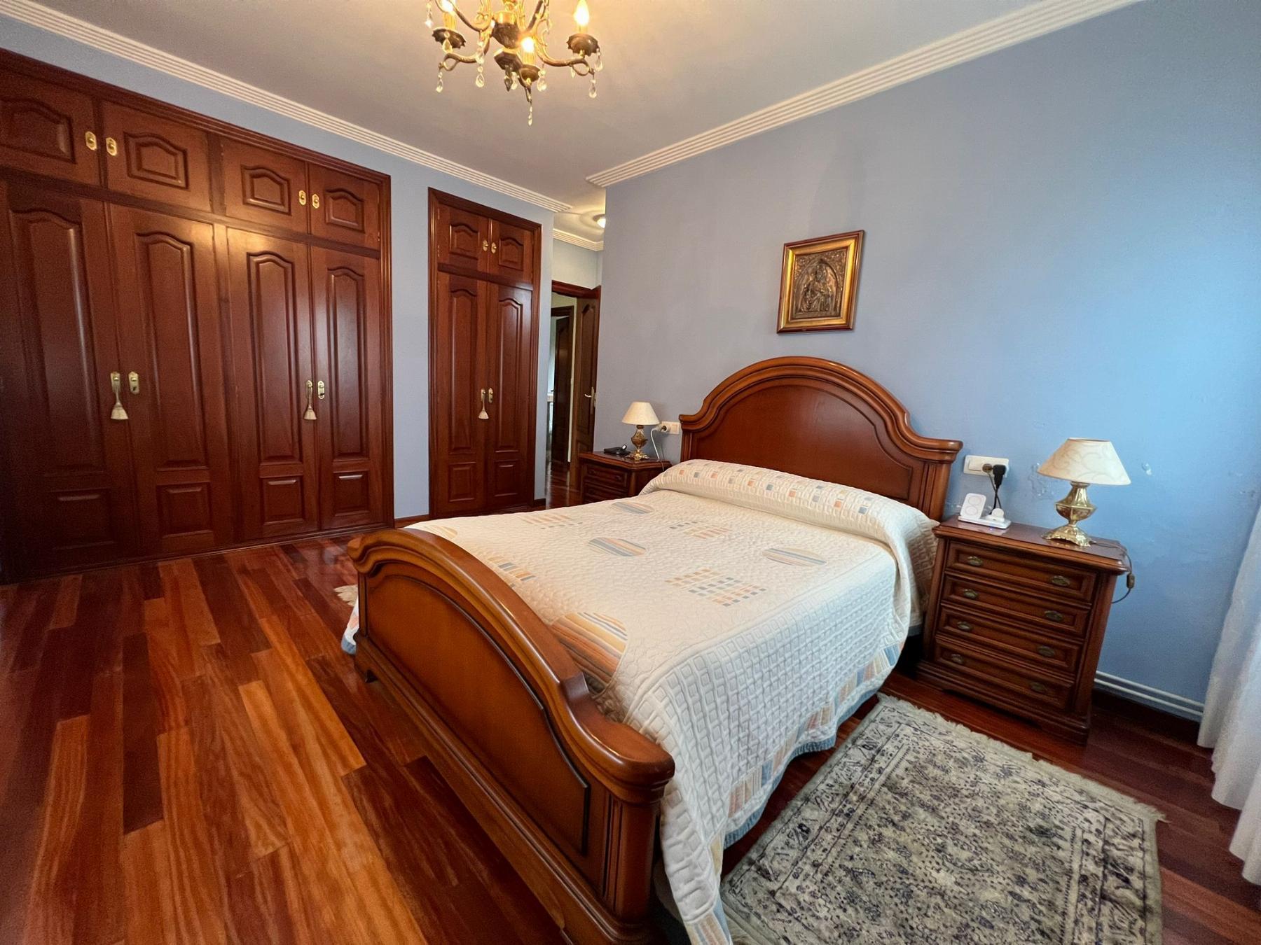 For sale of chalet in Gijón