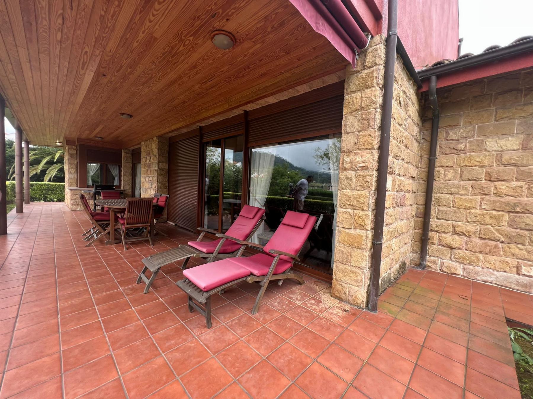 For sale of chalet in Gijón