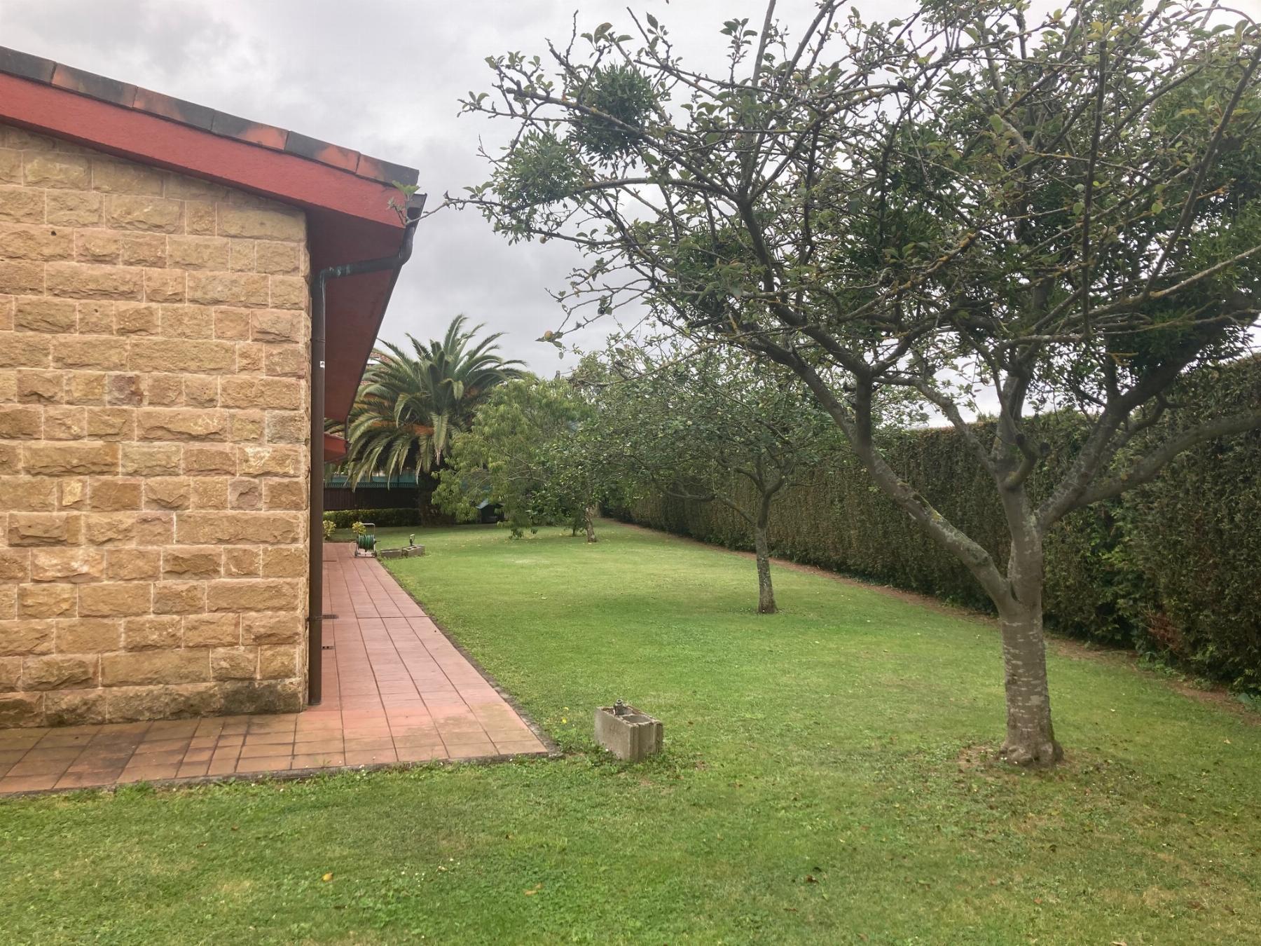 For sale of chalet in Gijón