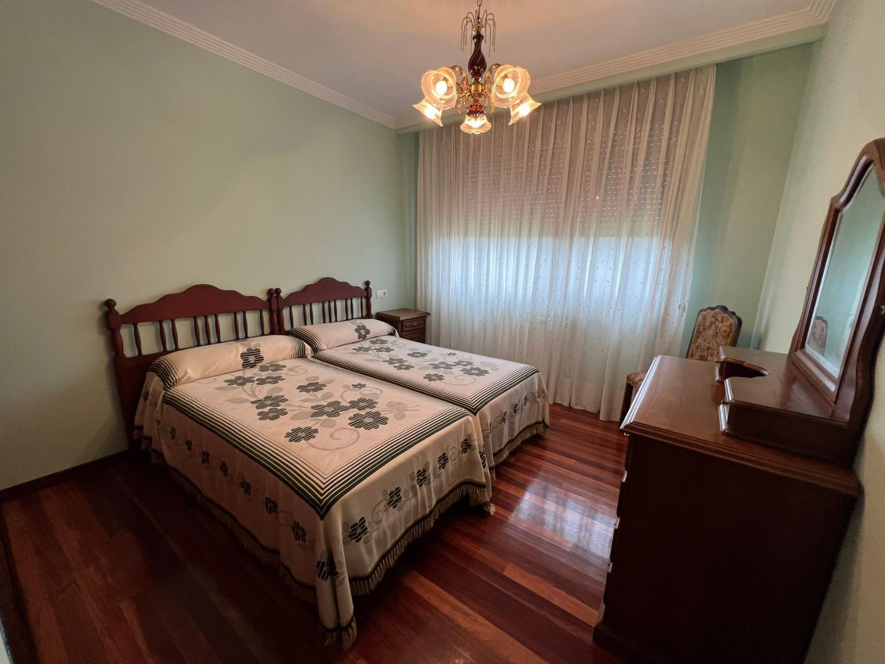 For sale of chalet in Gijón