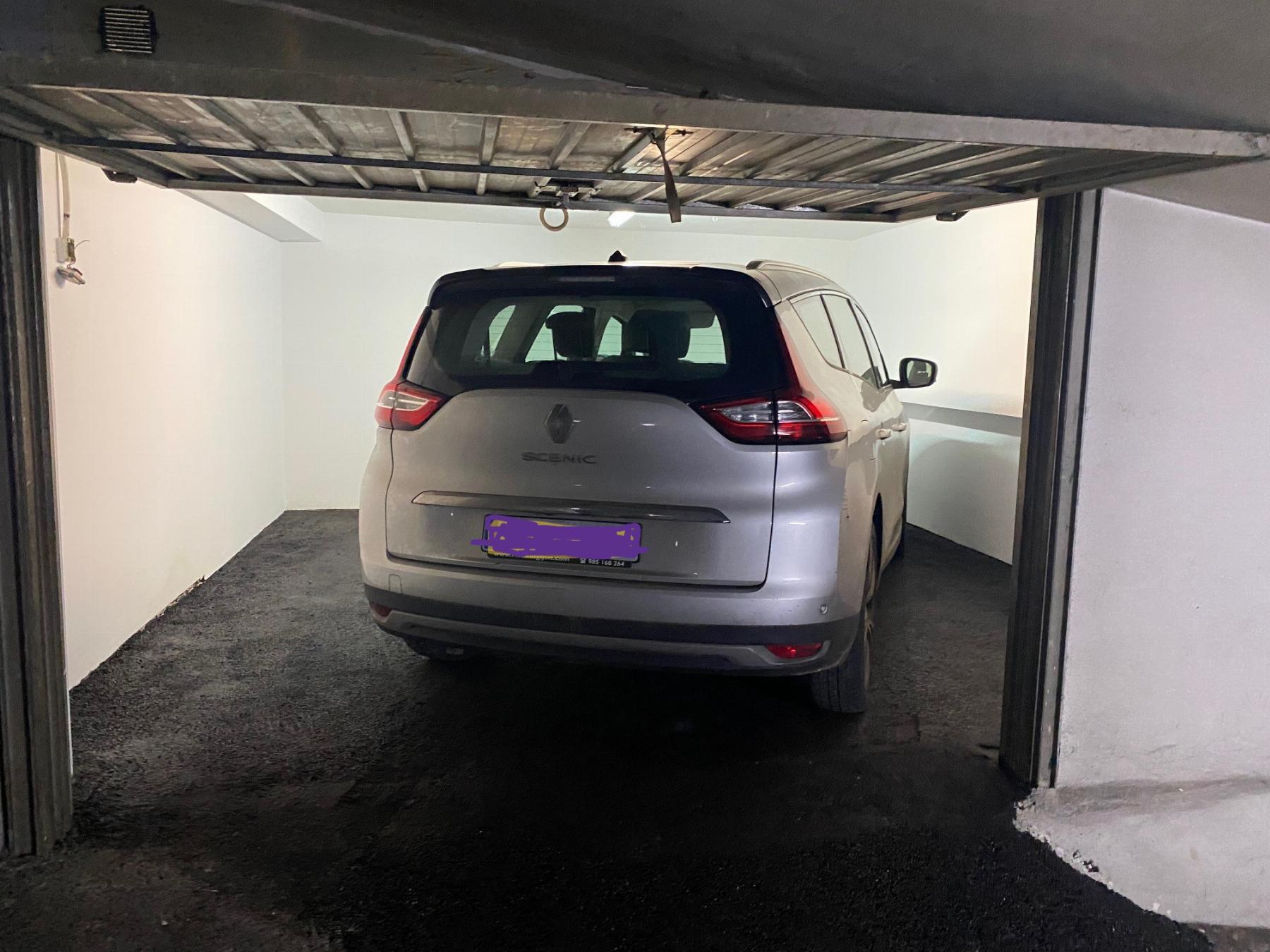 For sale of garage in Gijón
