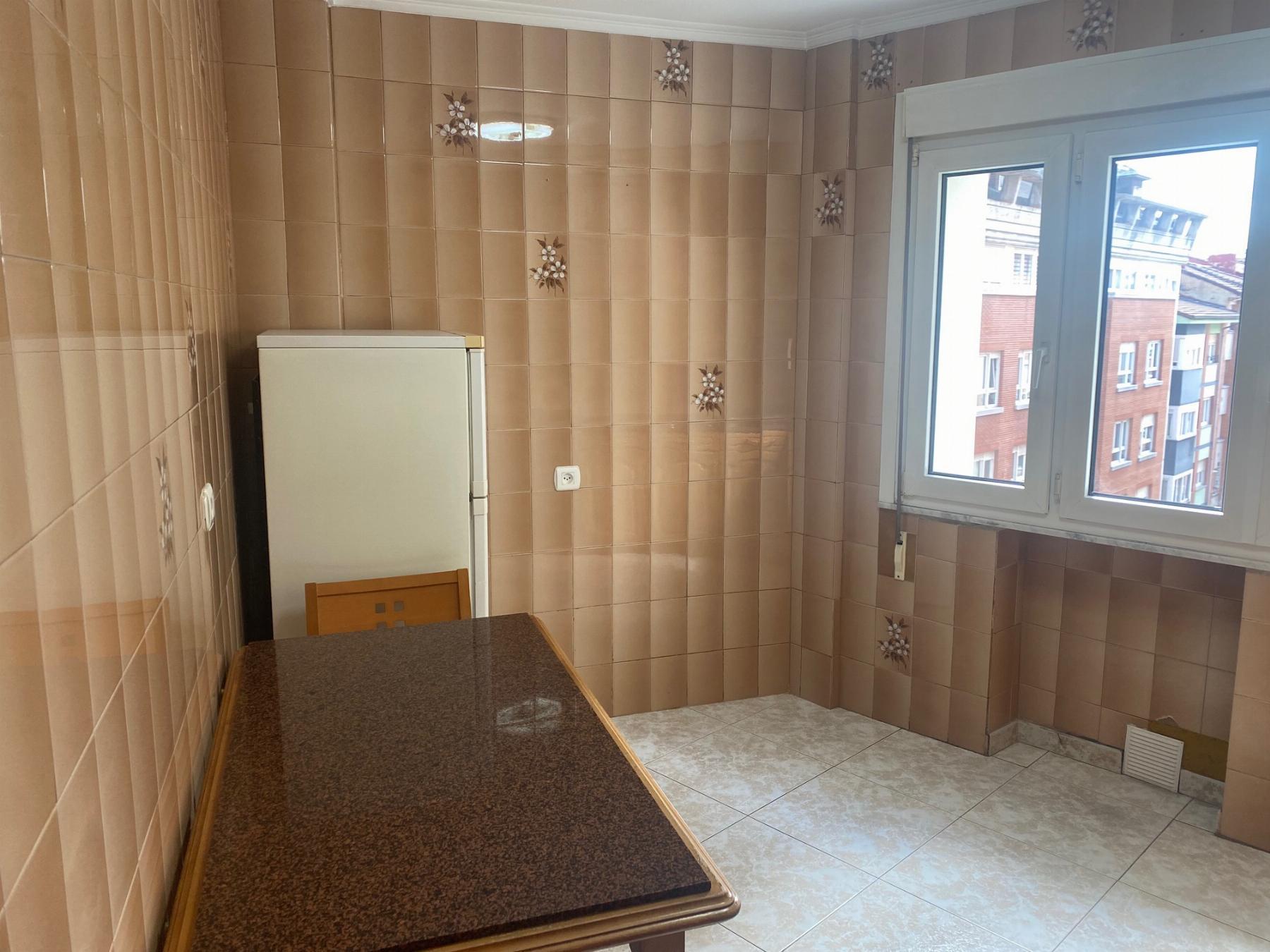 For sale of flat in Gijón