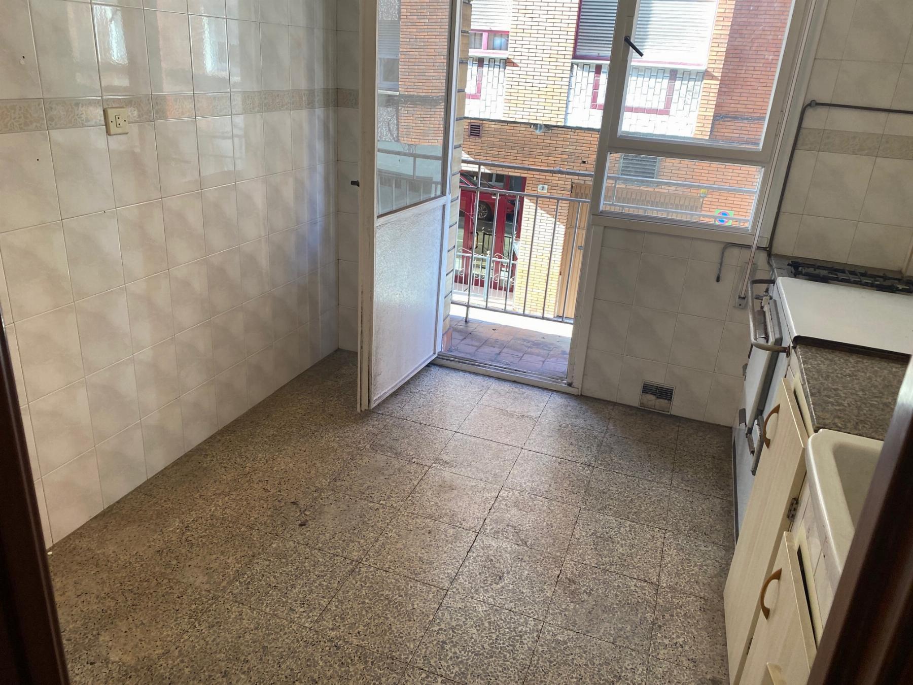 For sale of flat in Gijón