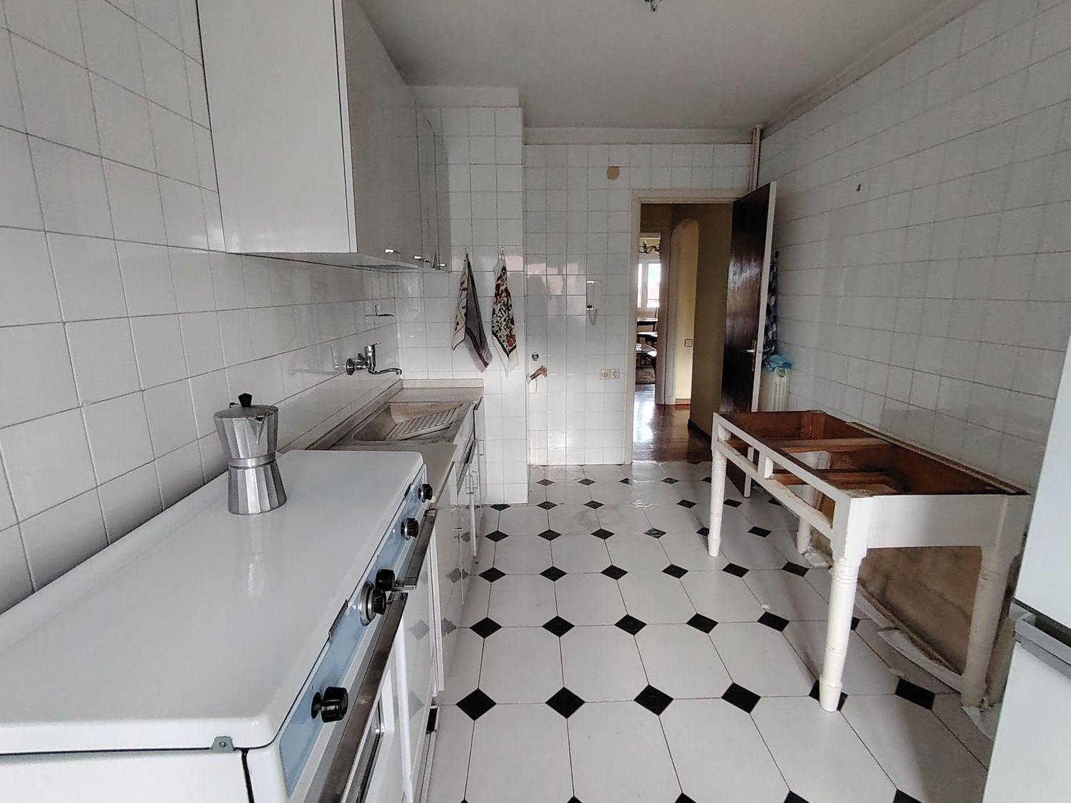 For sale of flat in Gijón