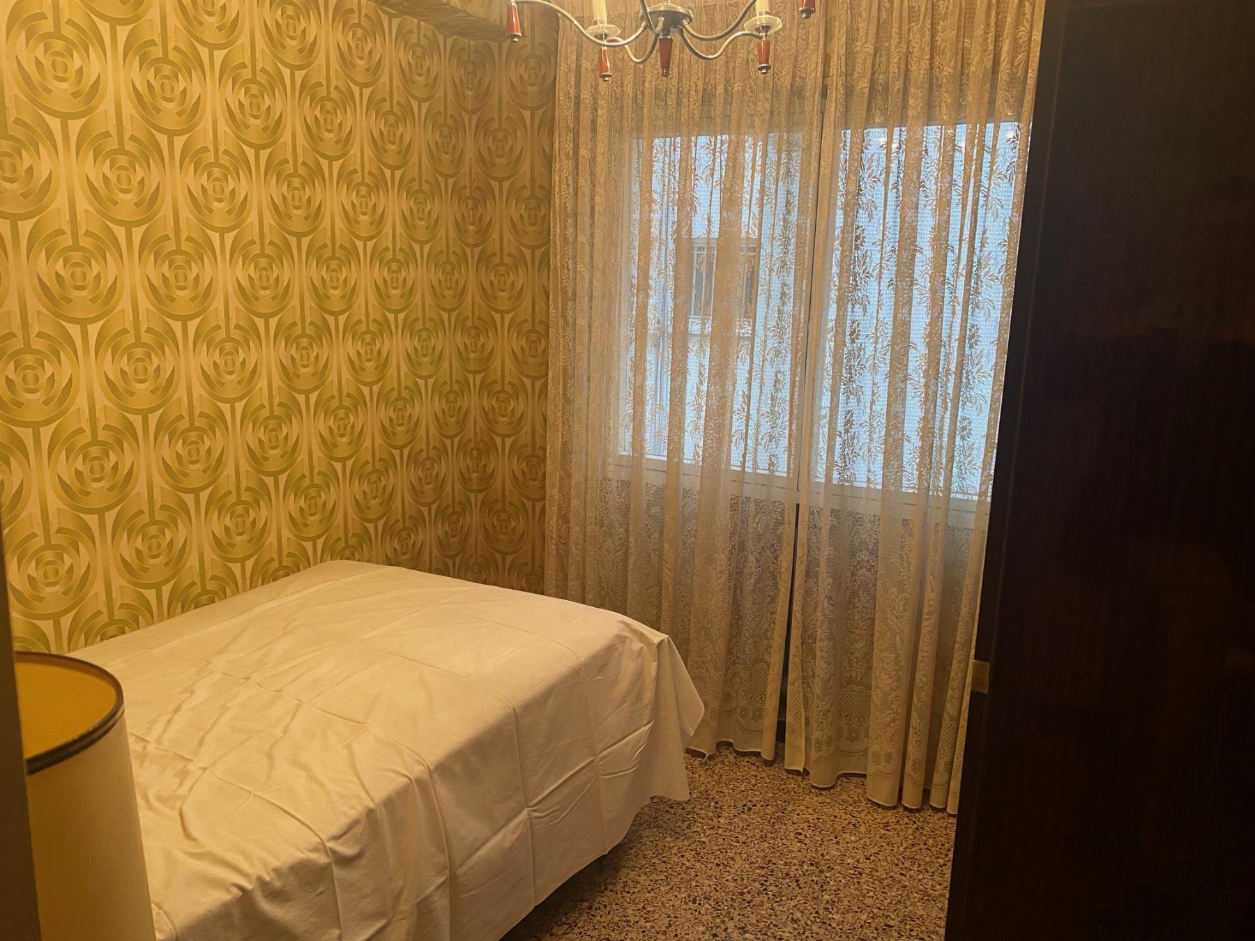 For sale of flat in Gijón