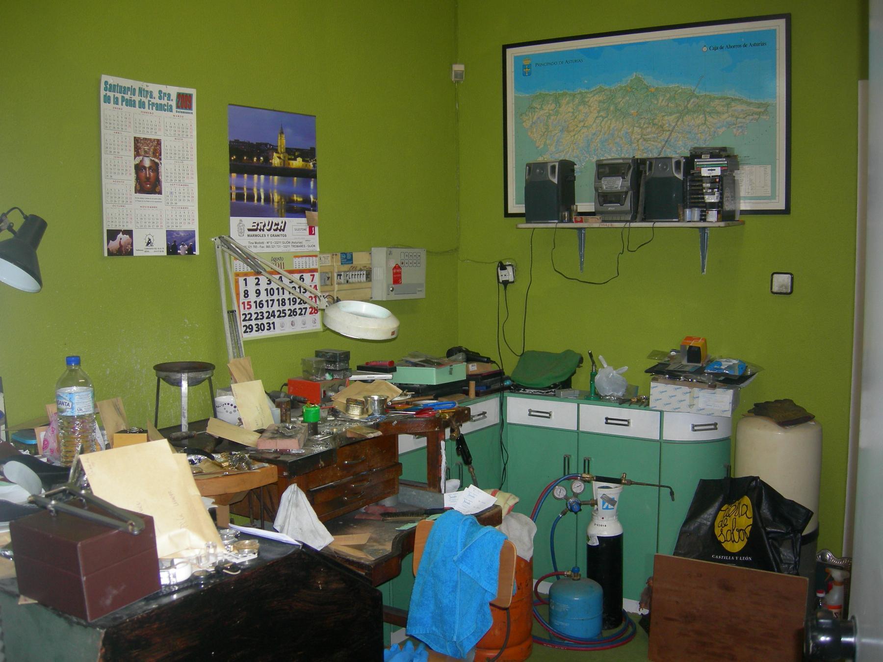 For sale of commercial in Gijón