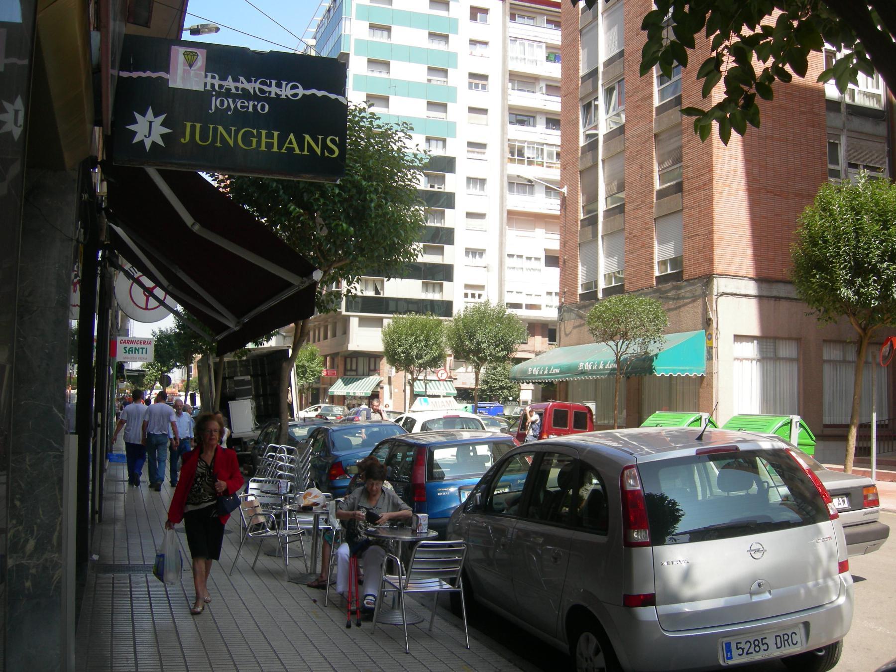 For sale of commercial in Gijón
