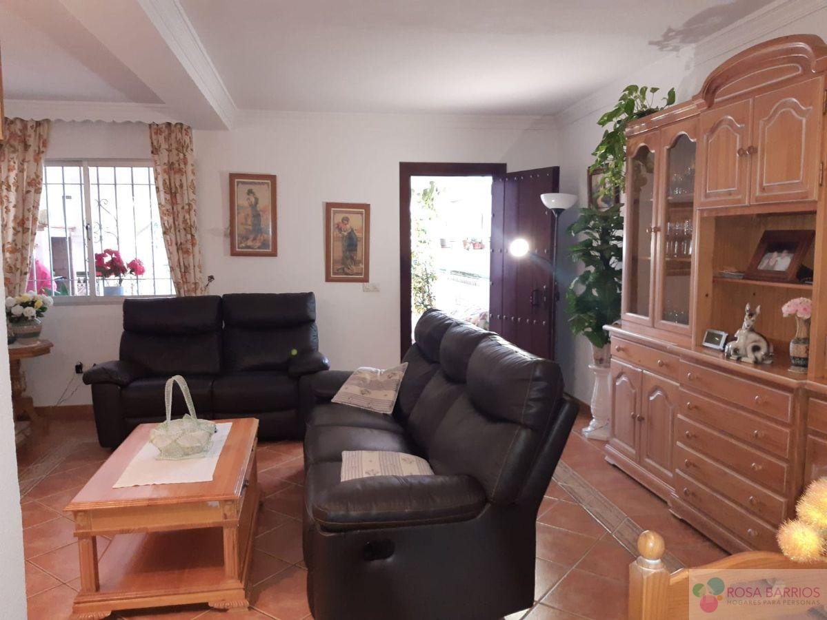 For sale of house in Nueva Andalucía