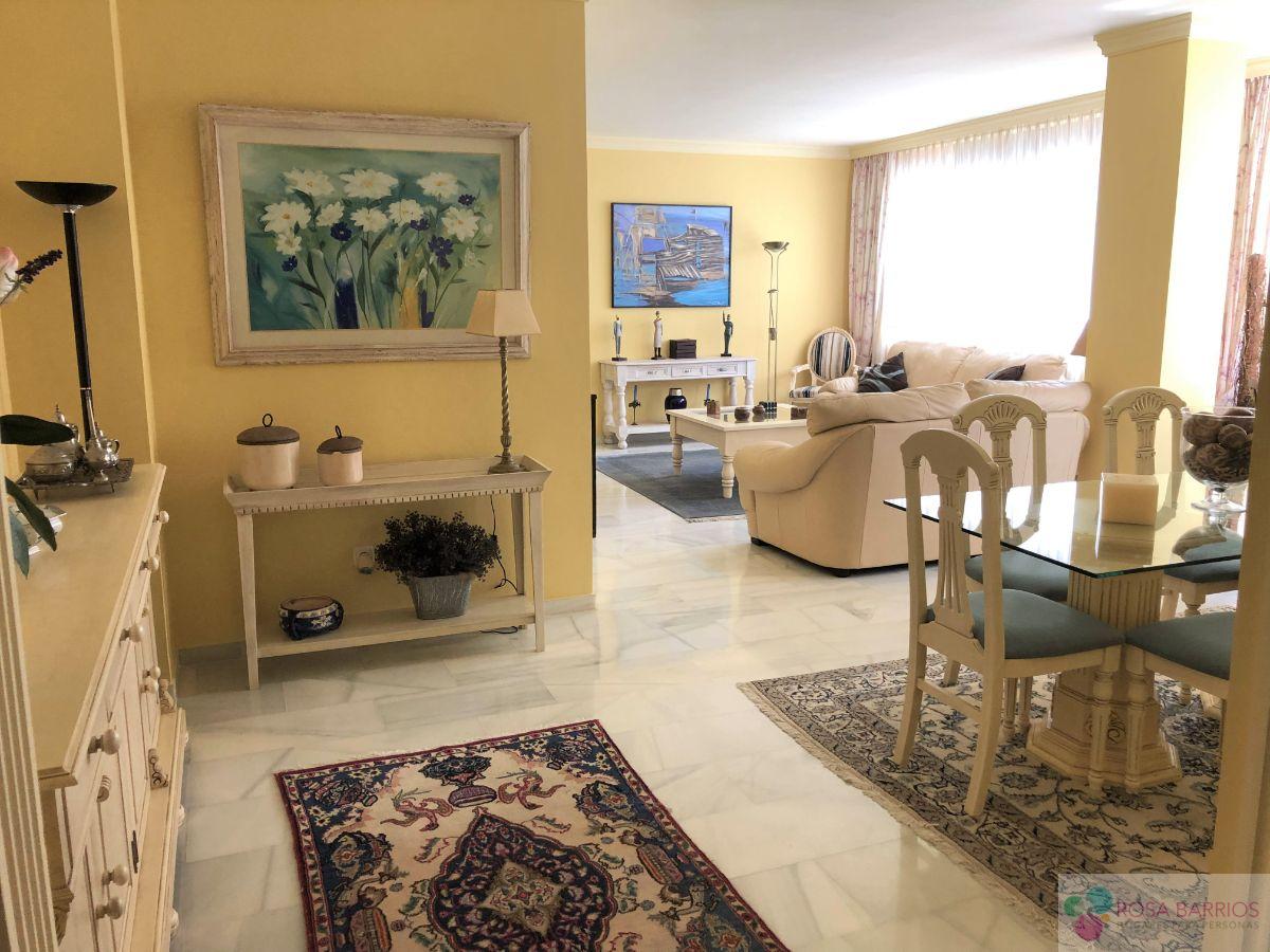 For sale of flat in Nueva Andalucía