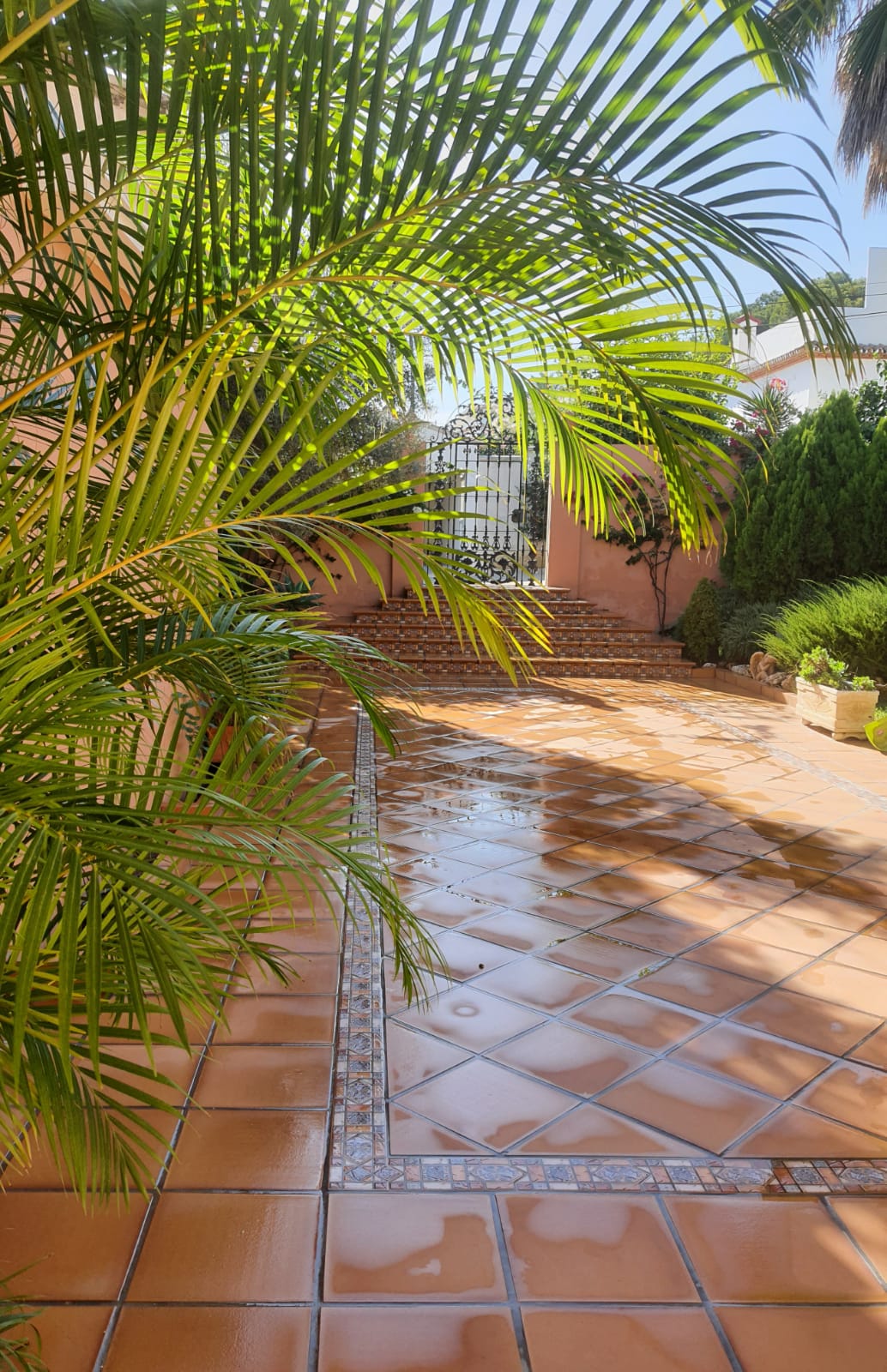 For sale of villa in Estepona