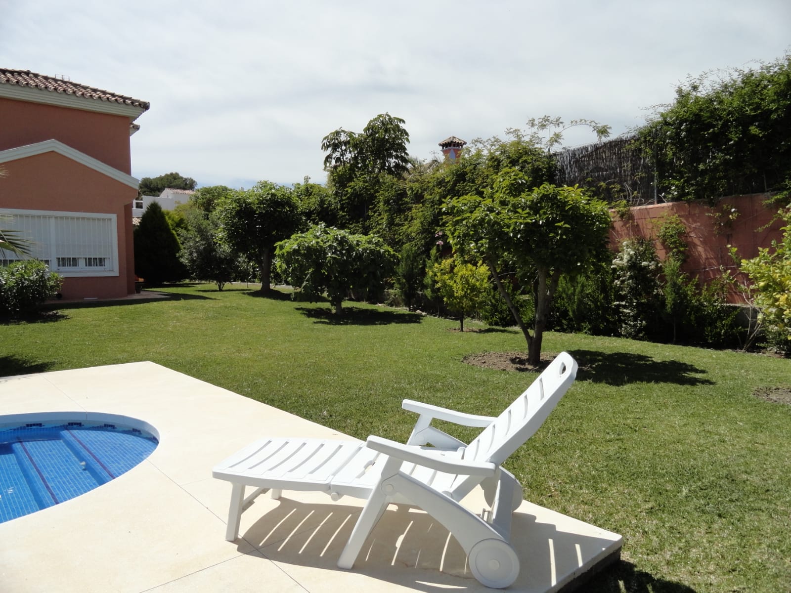 For sale of villa in Estepona