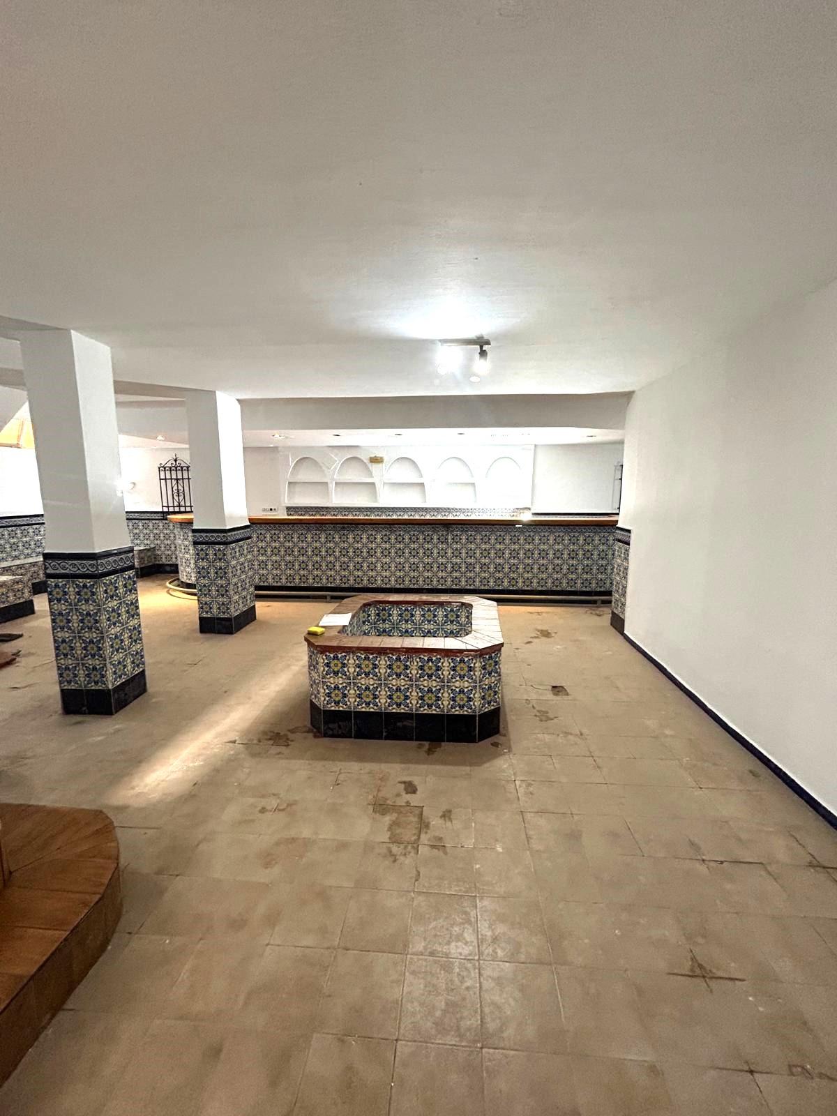 Sprzedaż z local comercial w Estepona