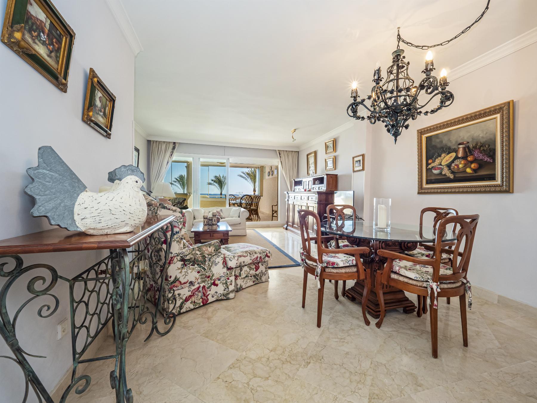 For sale of flat in Puerto Banús