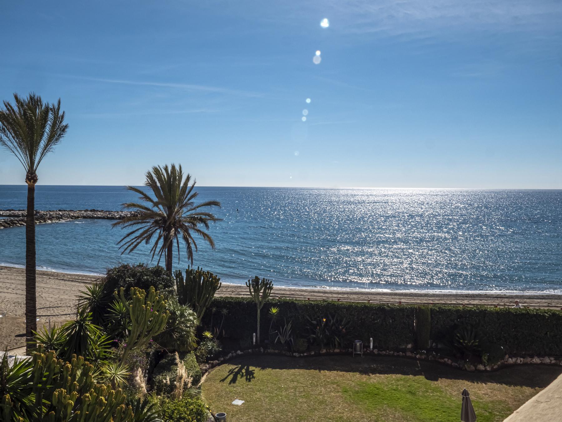 For sale of flat in Puerto Banús