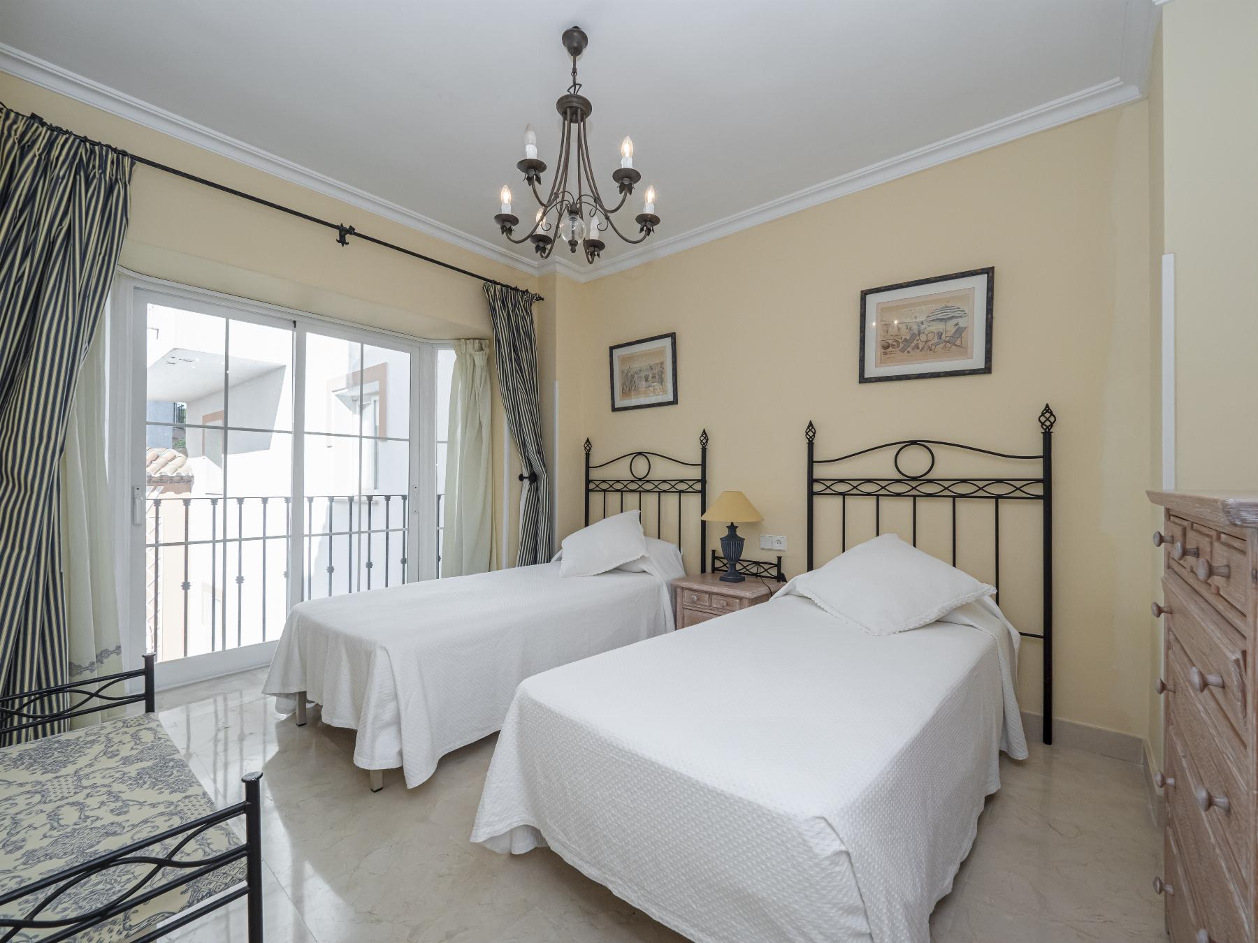 For sale of flat in Puerto Banús