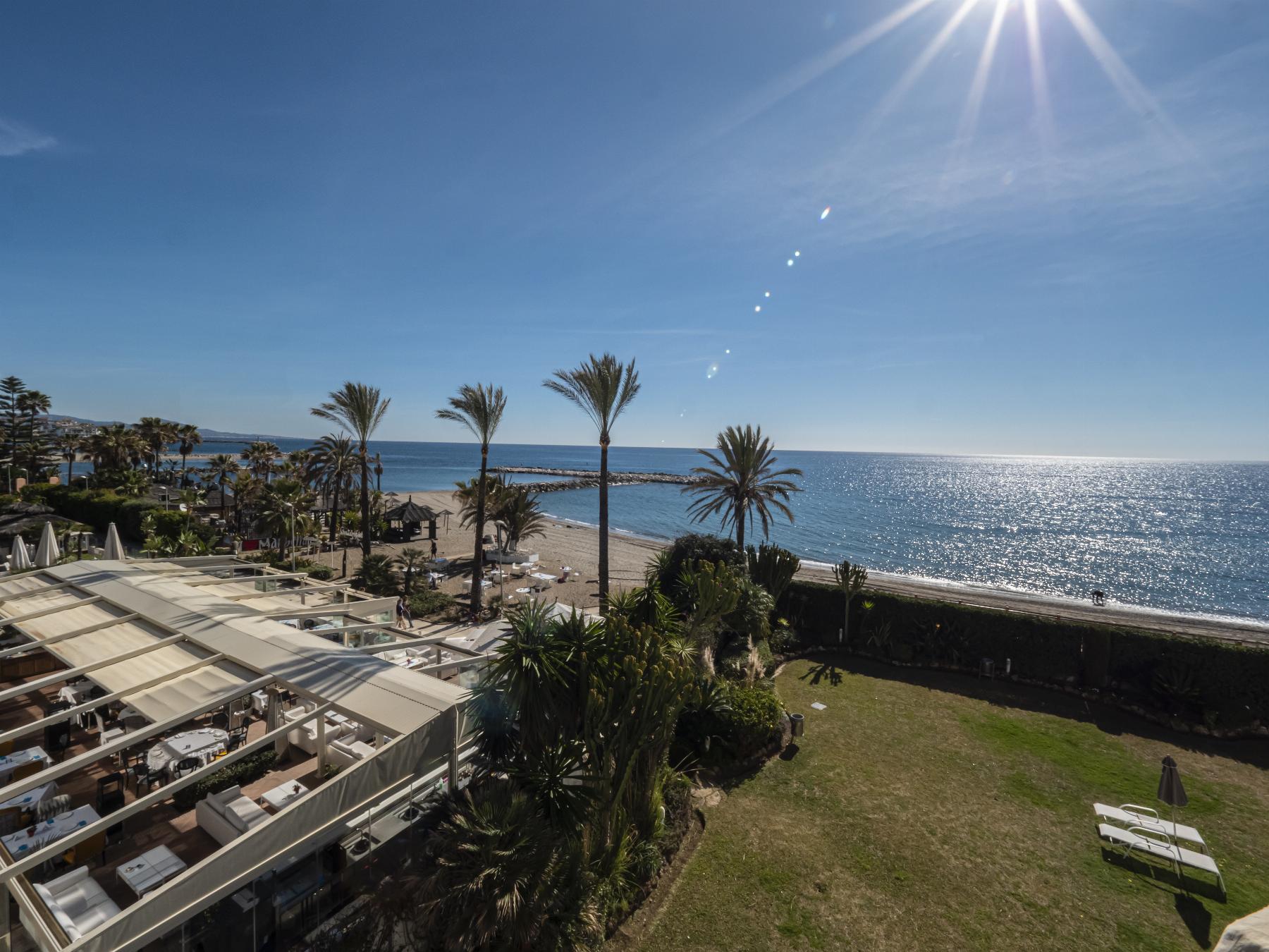 For sale of flat in Puerto Banús