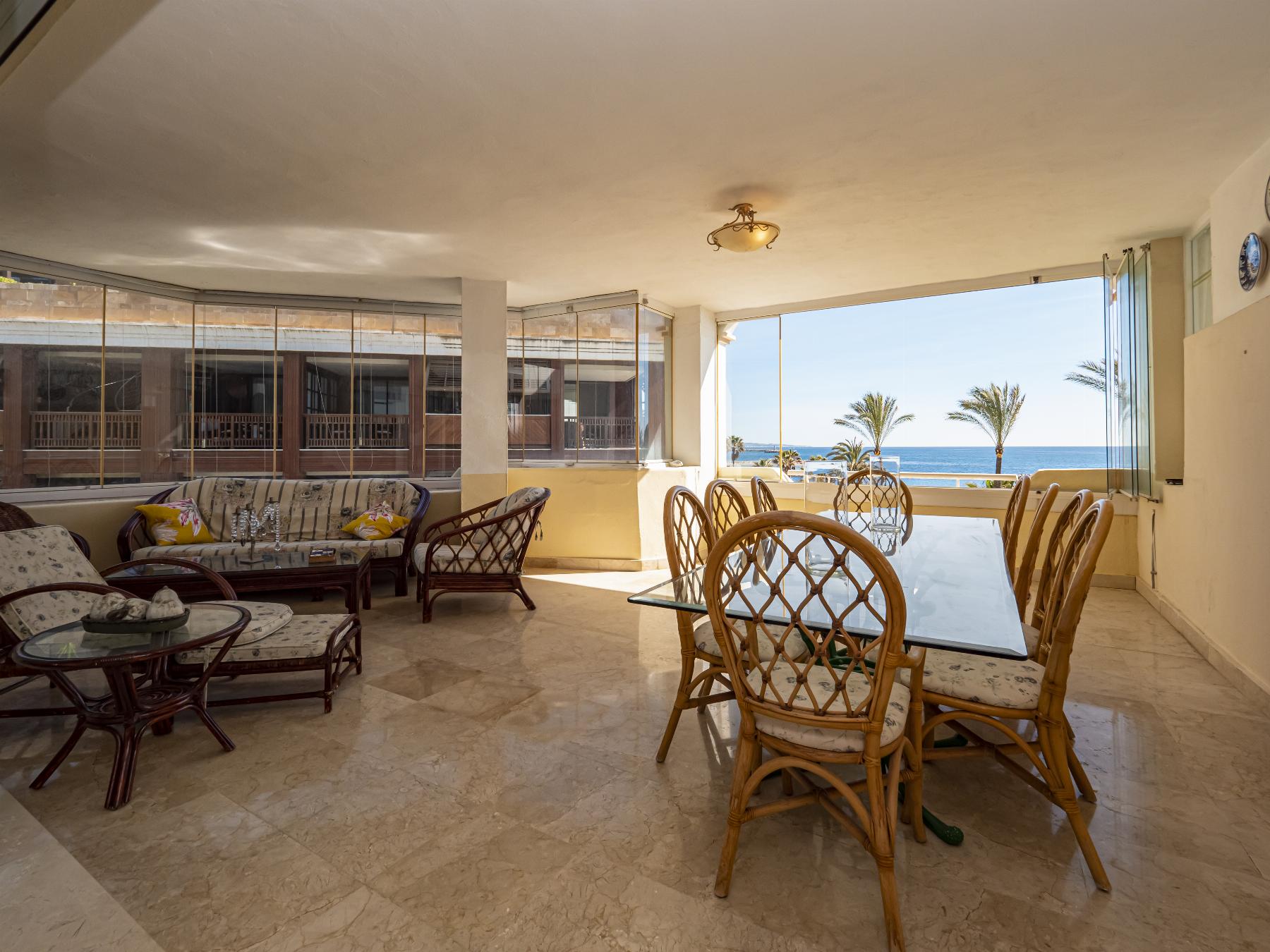 For sale of flat in Puerto Banús