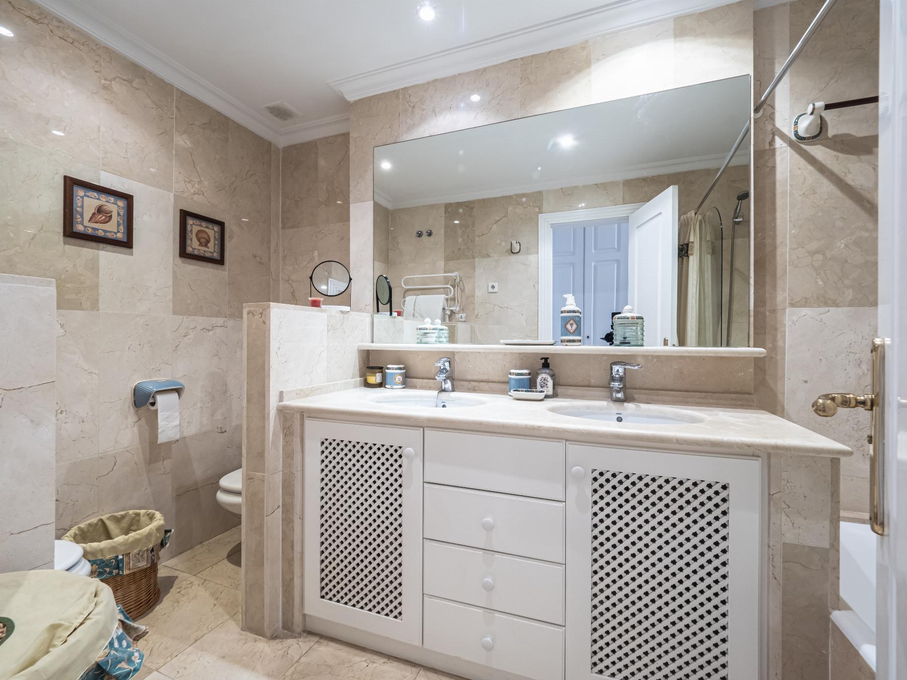 For sale of flat in Puerto Banús