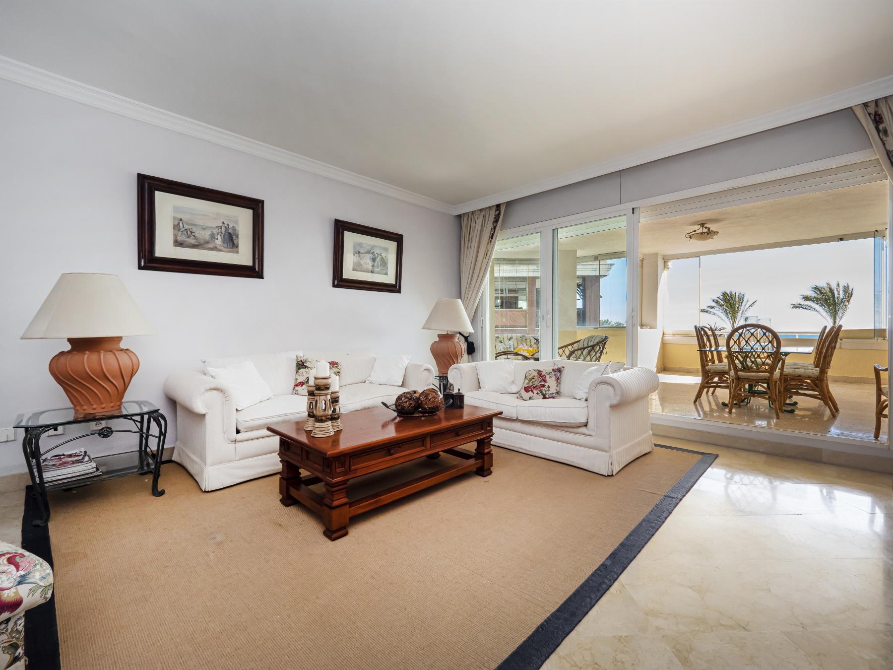 For sale of flat in Puerto Banús