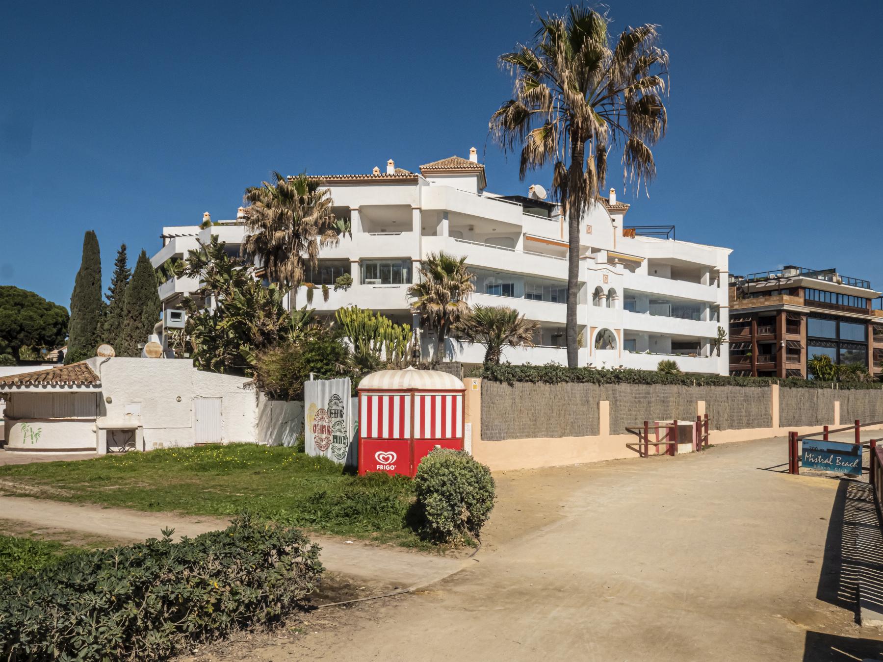 For sale of flat in Puerto Banús