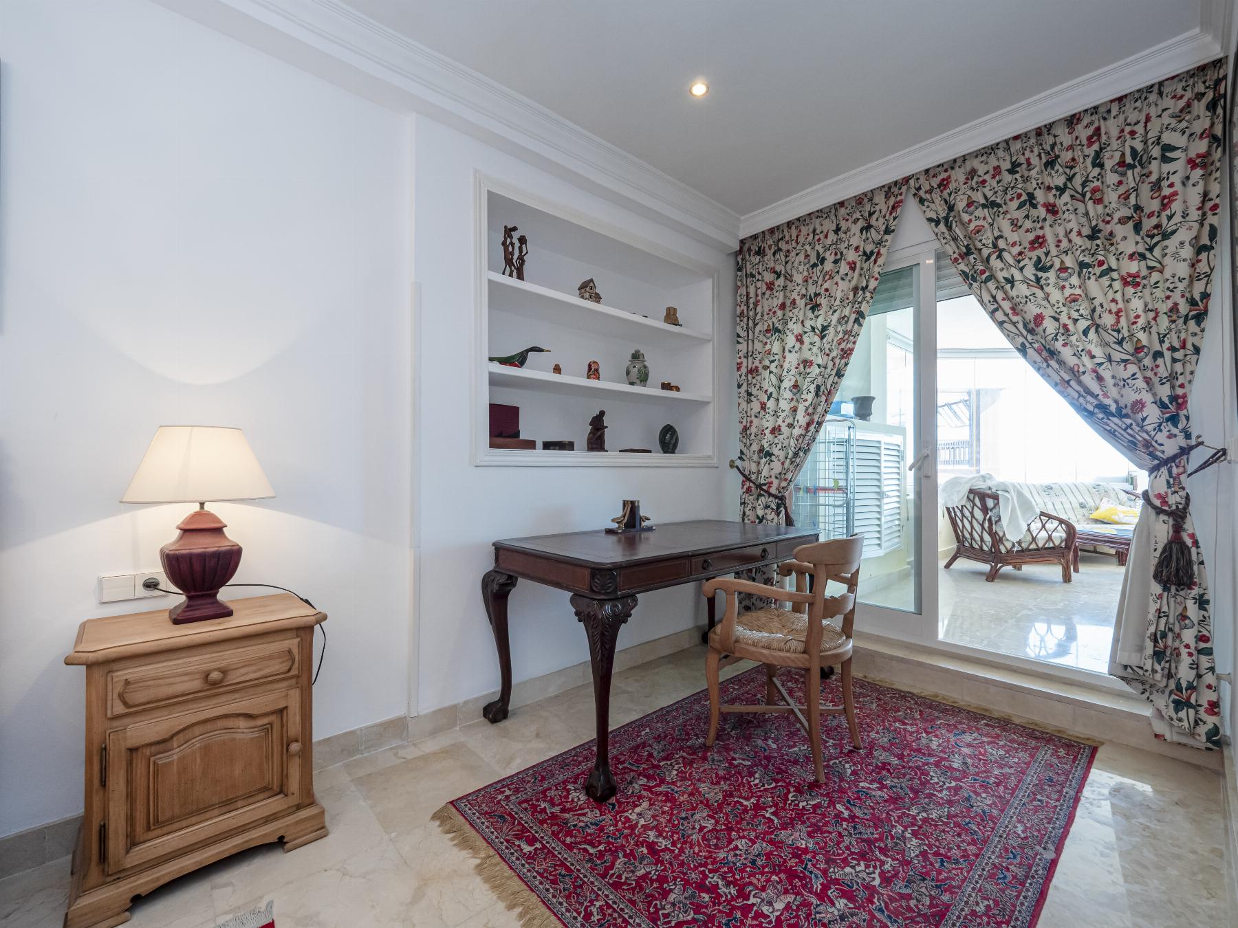 For sale of flat in Puerto Banús