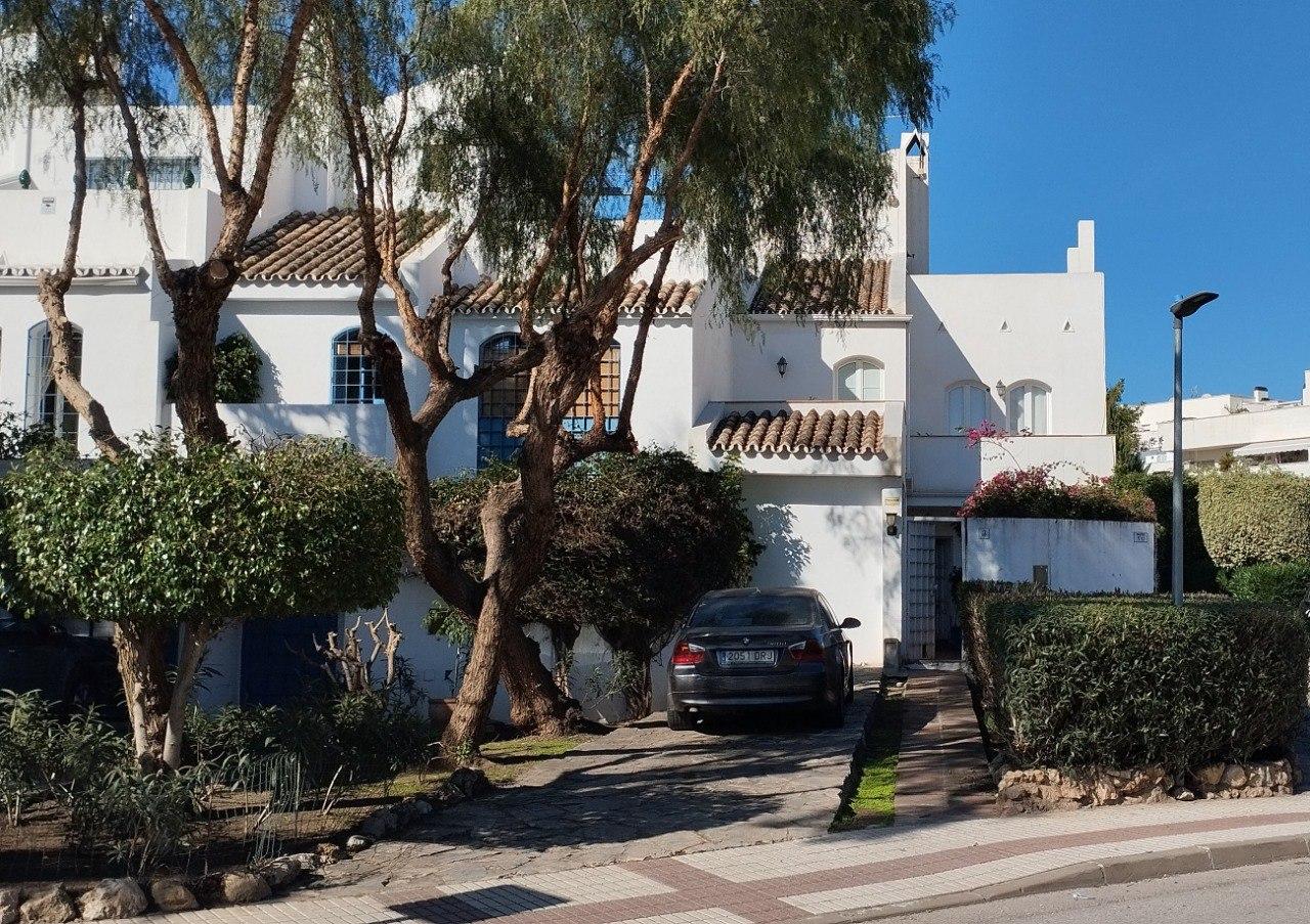 Venta de casa en Nueva Andalucía