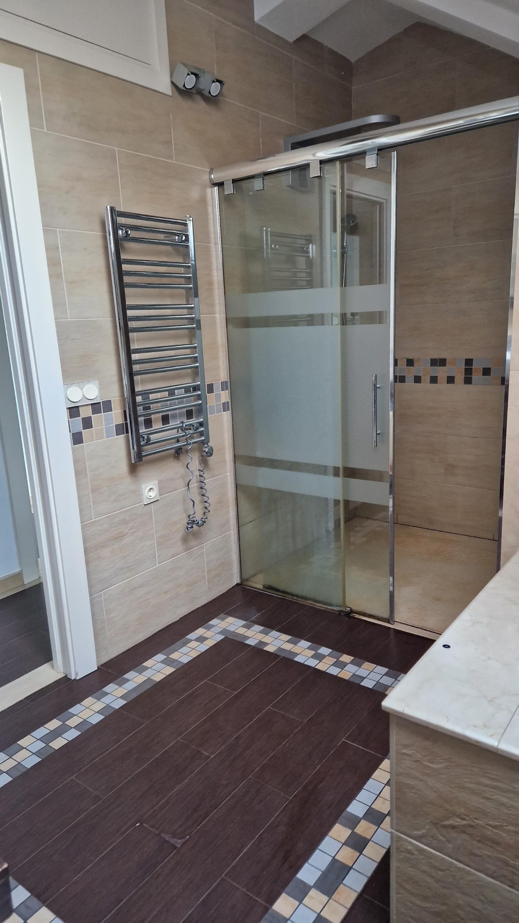 بيع من أرضية في Estepona
