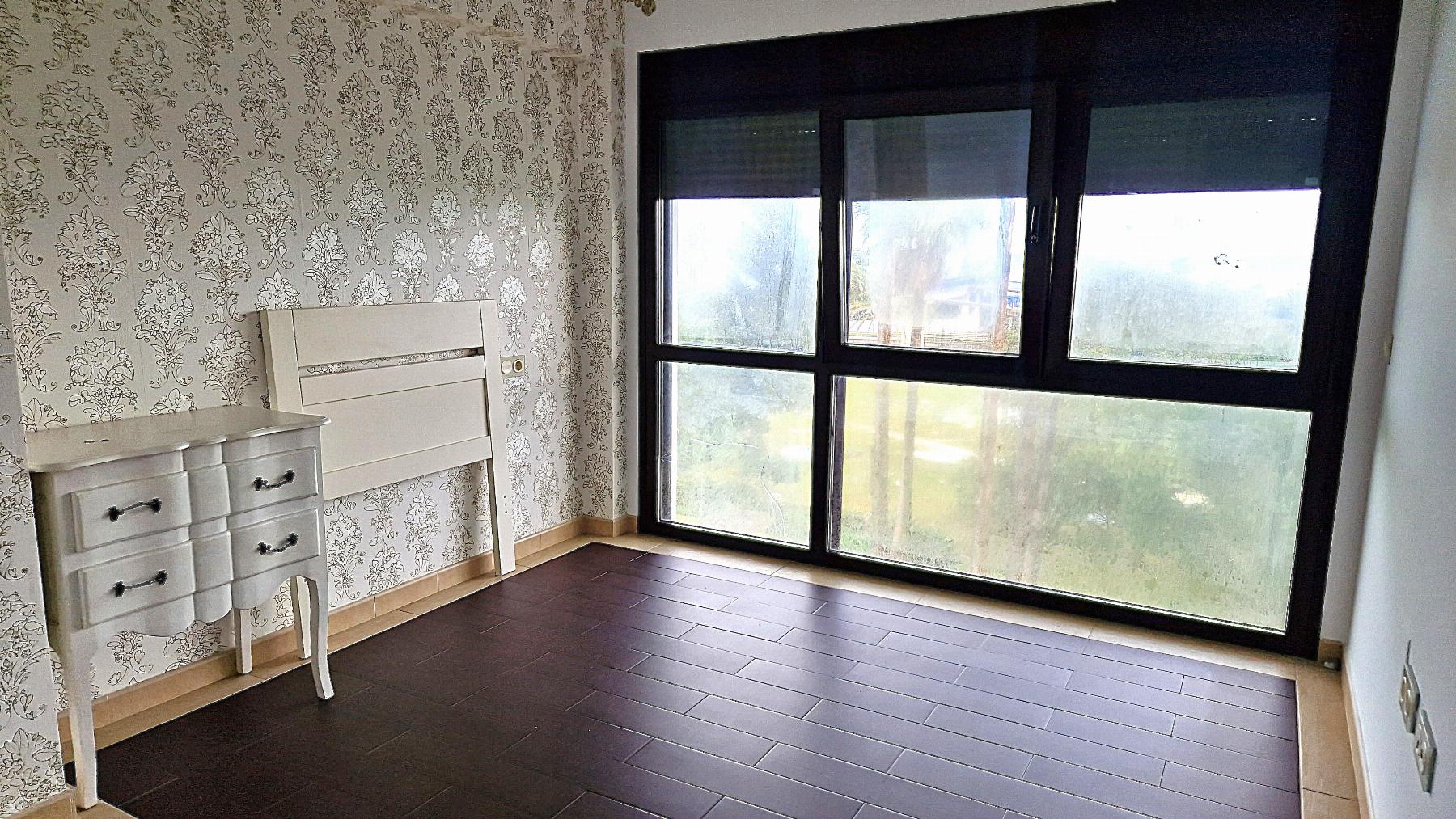 بيع من أرضية في Estepona